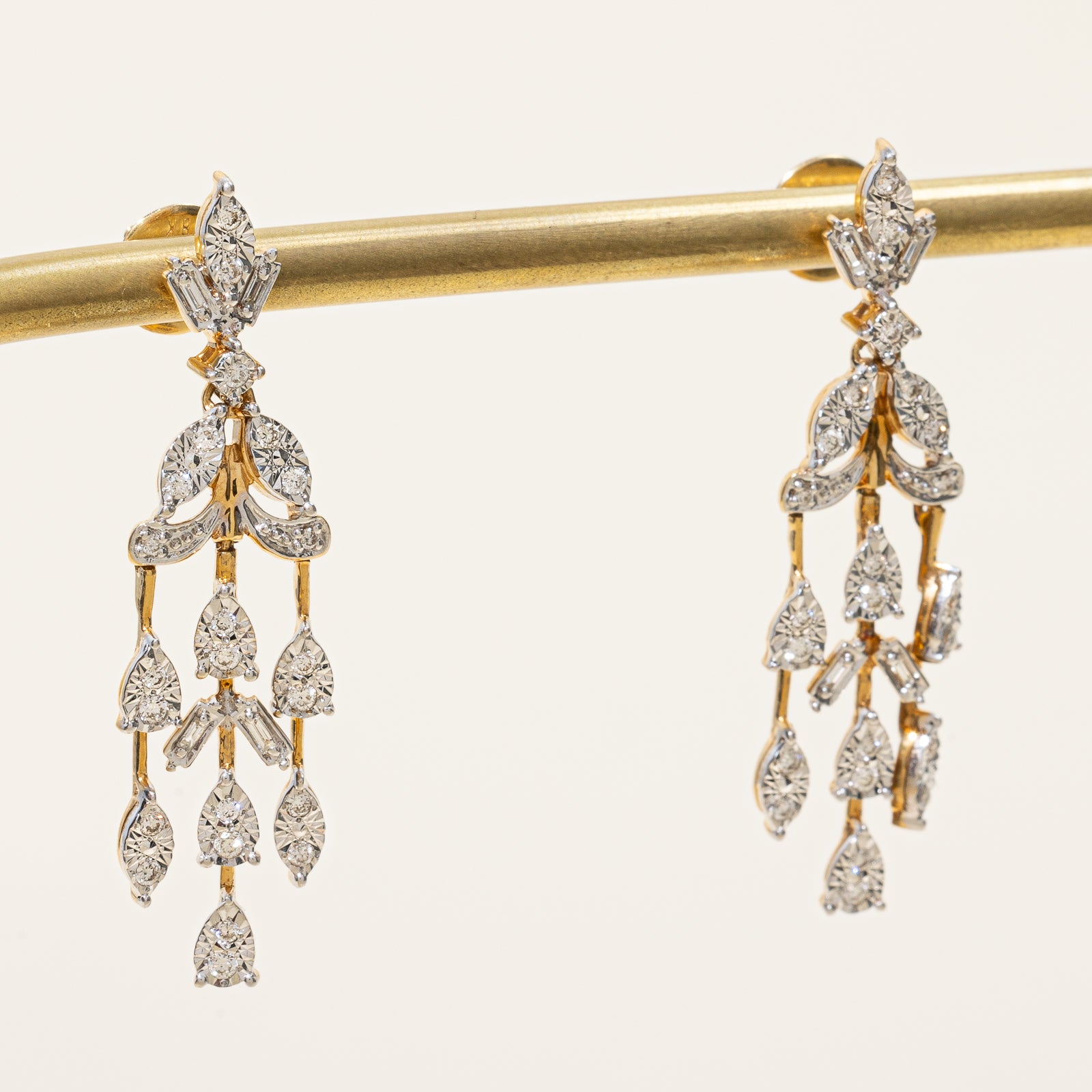 Boucles d'oreilles pendantes serties de diamants illusion | 0,39 ct |