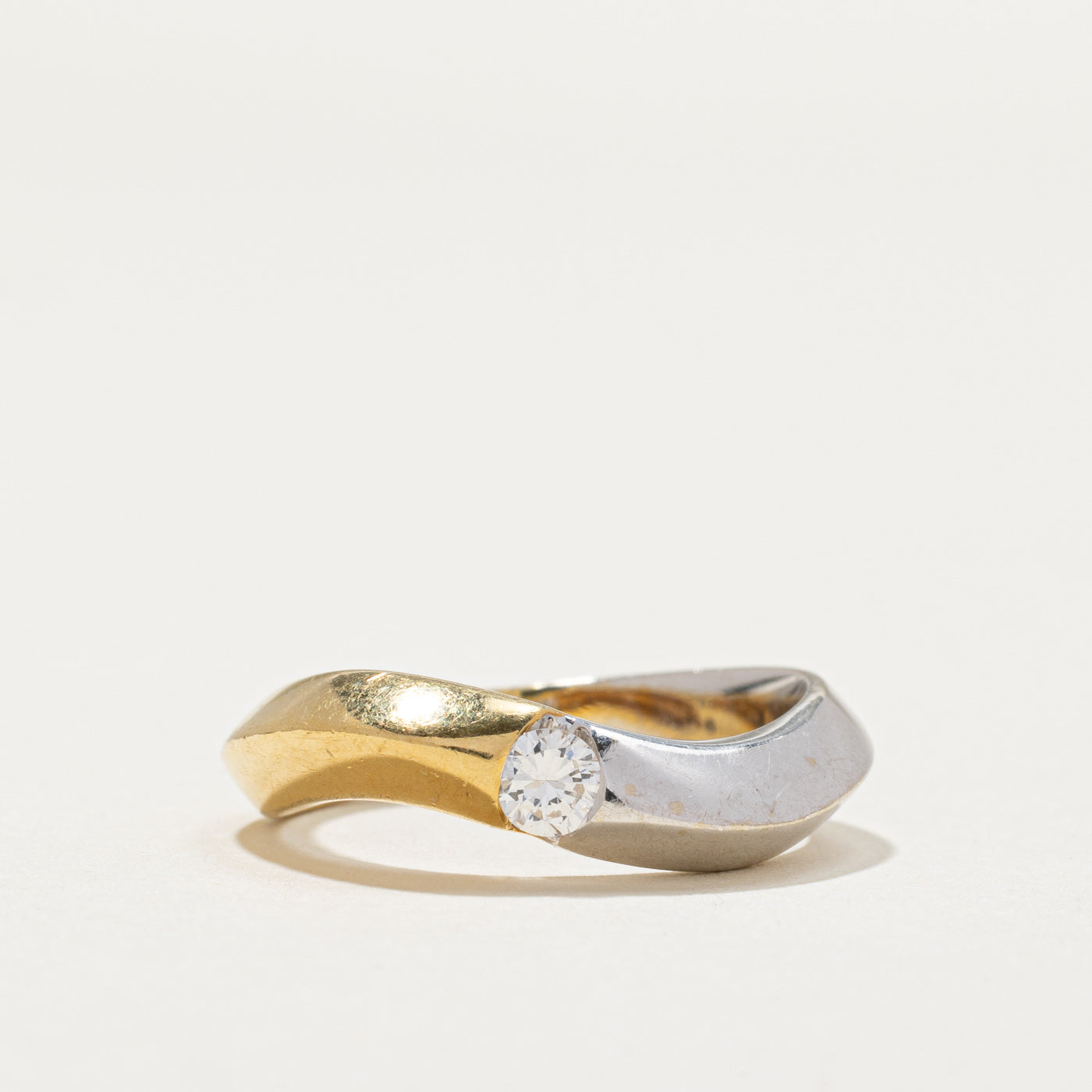 Two Tone Solitaire Diamond Wave Knife Edge Ring | 0.17ct | SZ 6.5