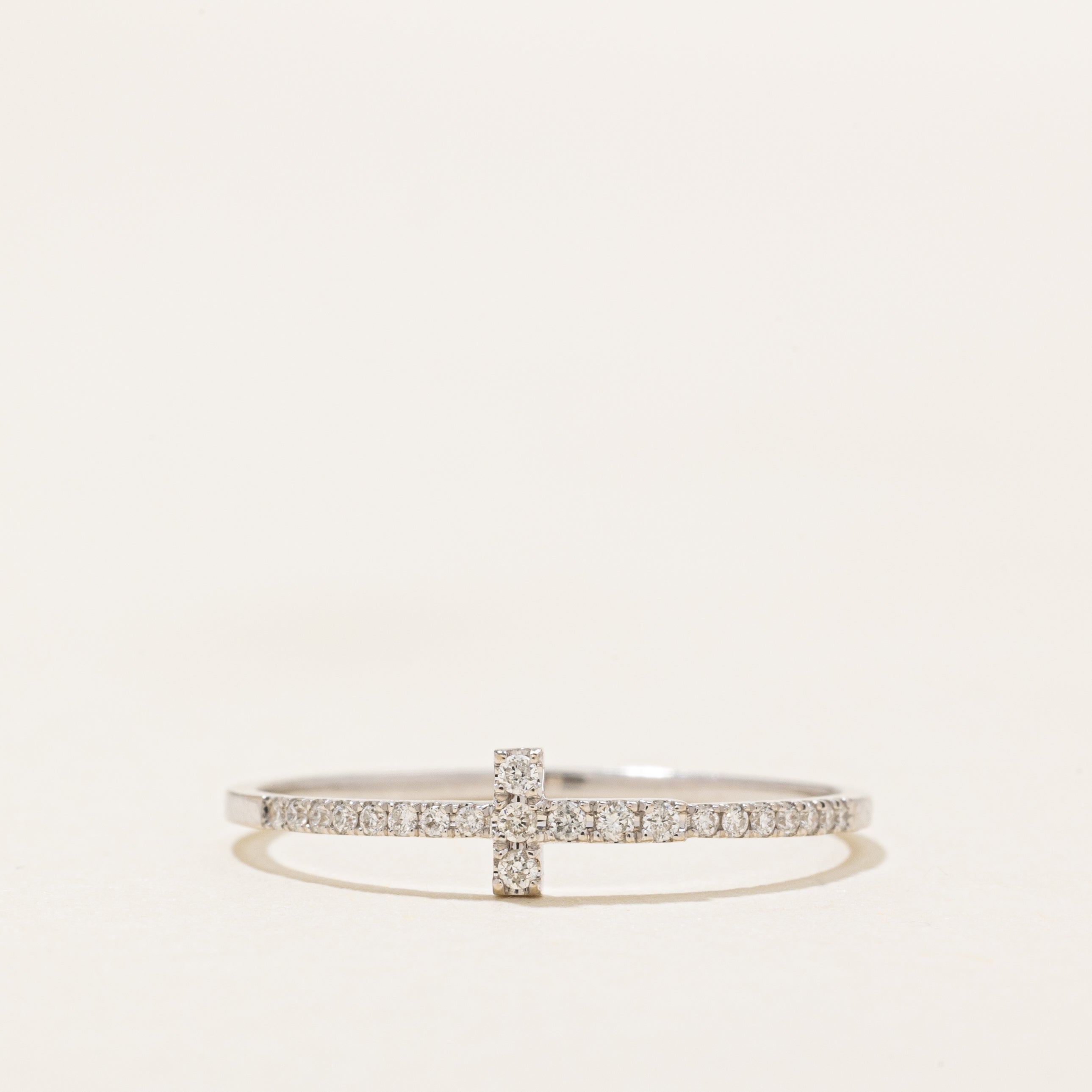 Bague croix avec accent de diamants | 0,05 ct au total | Taille 6,75 |