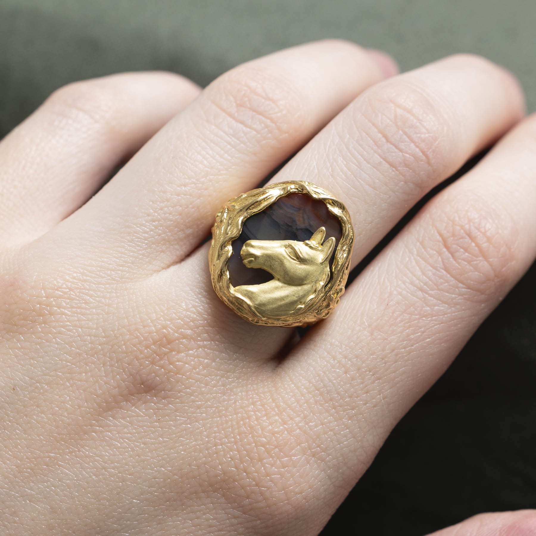 18K Gold Agate Horse-head Cocktail Ring | 7.00ct | SZ 5.75