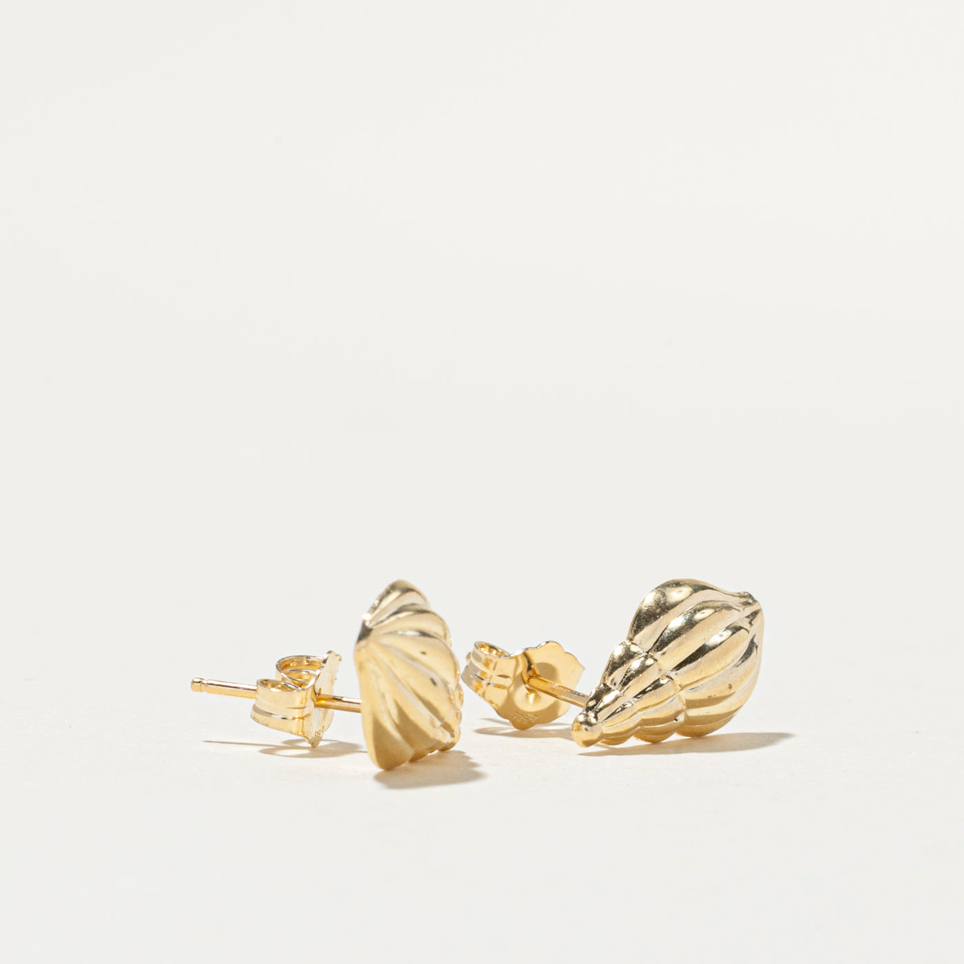 14k Yellow Gold Conch Seashell Stud Earrings