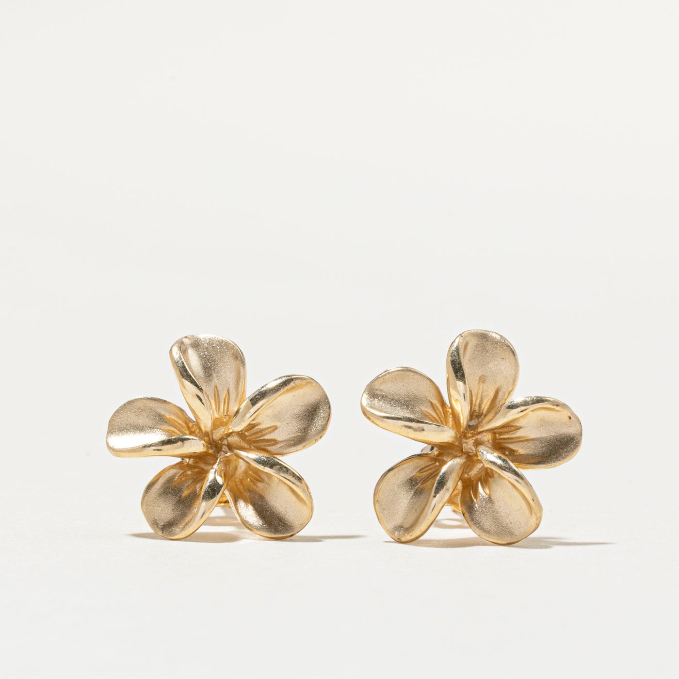 14k Yellow Gold Hibiscus Flower Stud Earrings