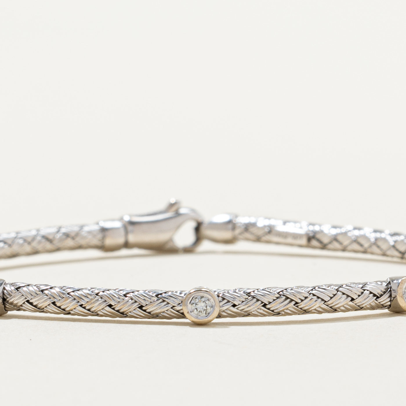 Bracelet tissé à trois diamants | 0,10 ct au total | 17,8 cm
