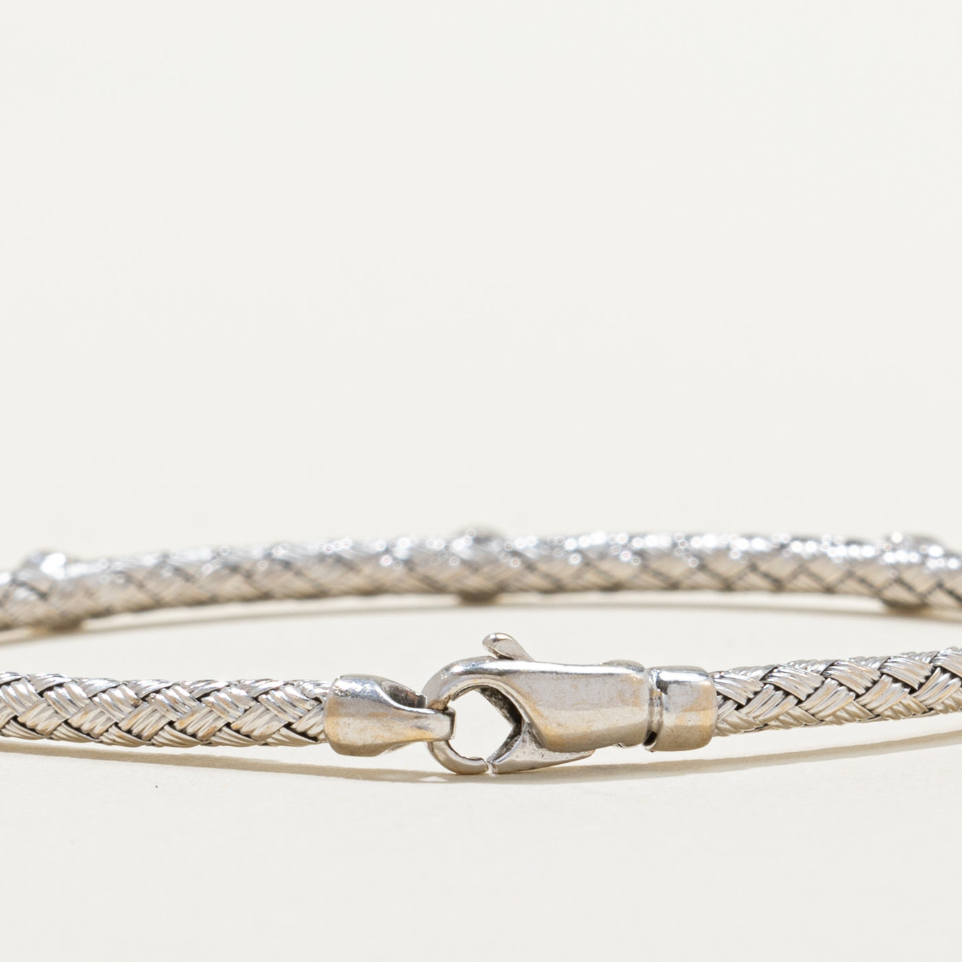 Bracelet tissé à trois diamants | 0,10 ct au total | 17,8 cm