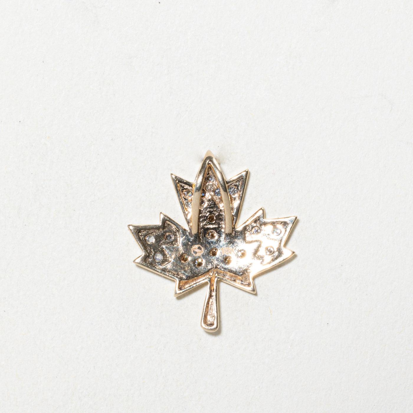 Diamond Maple Leaf Pendant | 0.17ctw