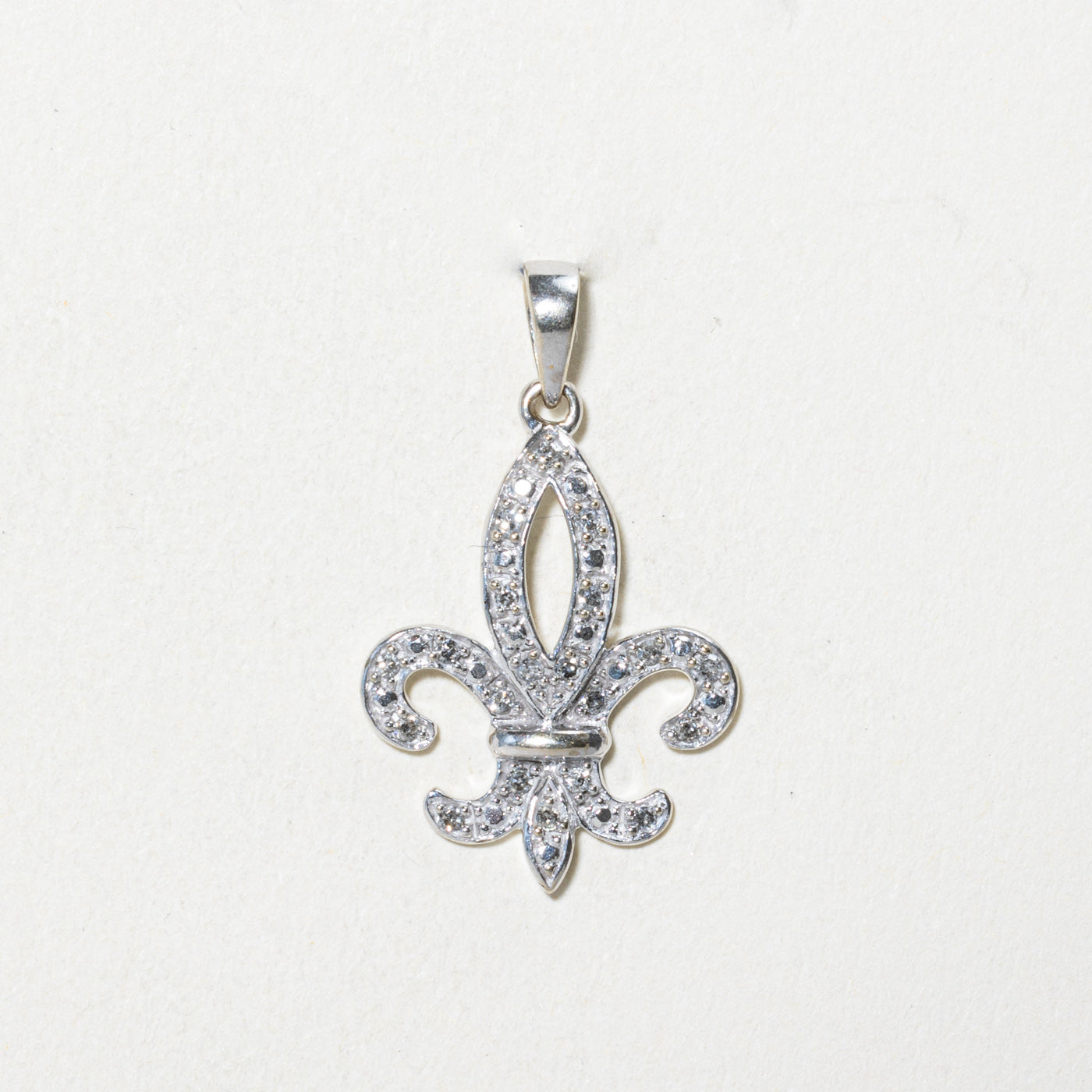 Pendentif Fleur de Lis Diamant | 0,10 ct