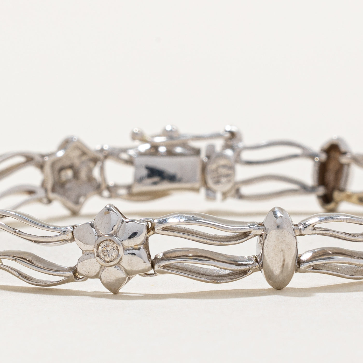 Diamond Flower Bracelet | 0.10ctw | 7" |