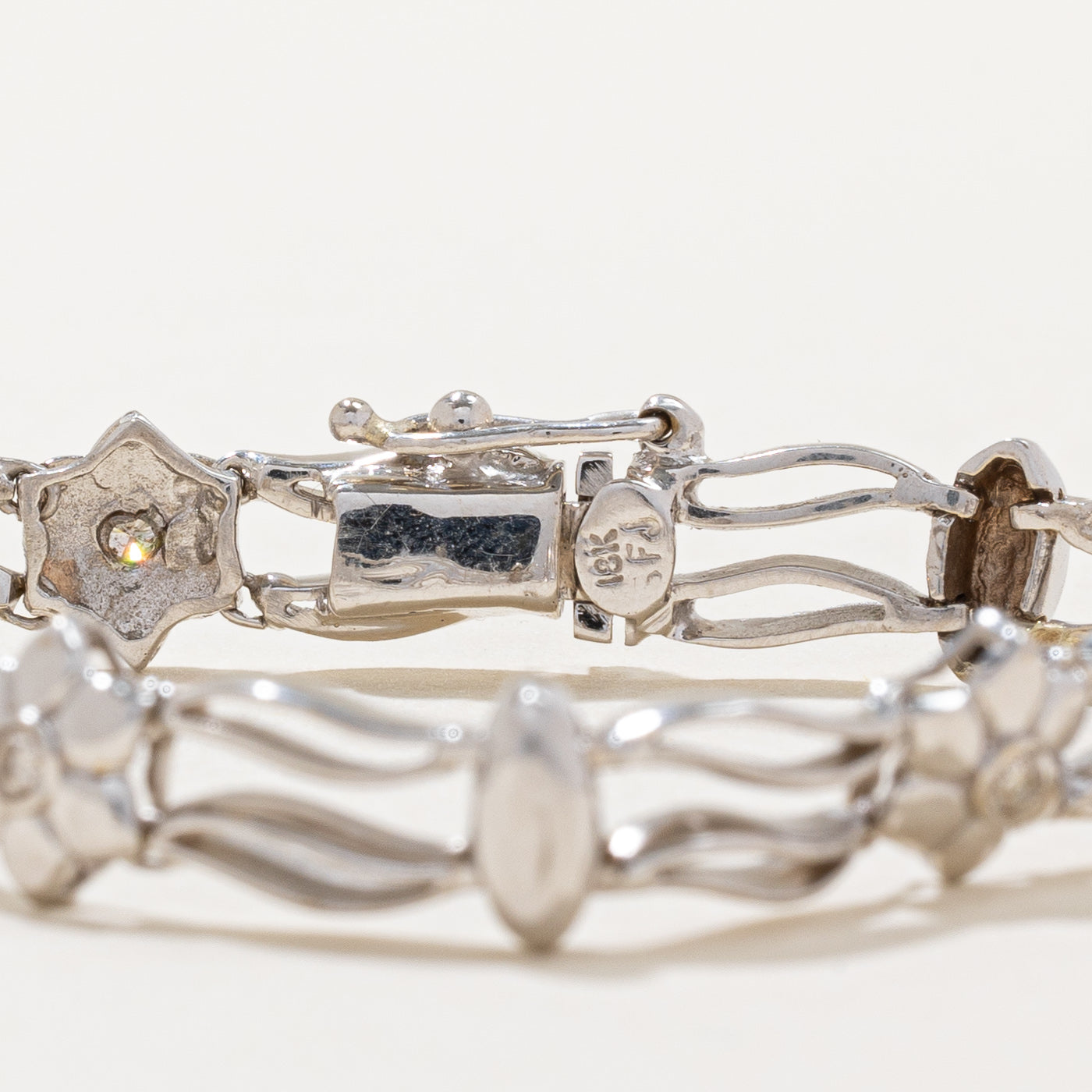 Diamond Flower Bracelet | 0.10ctw | 7" |