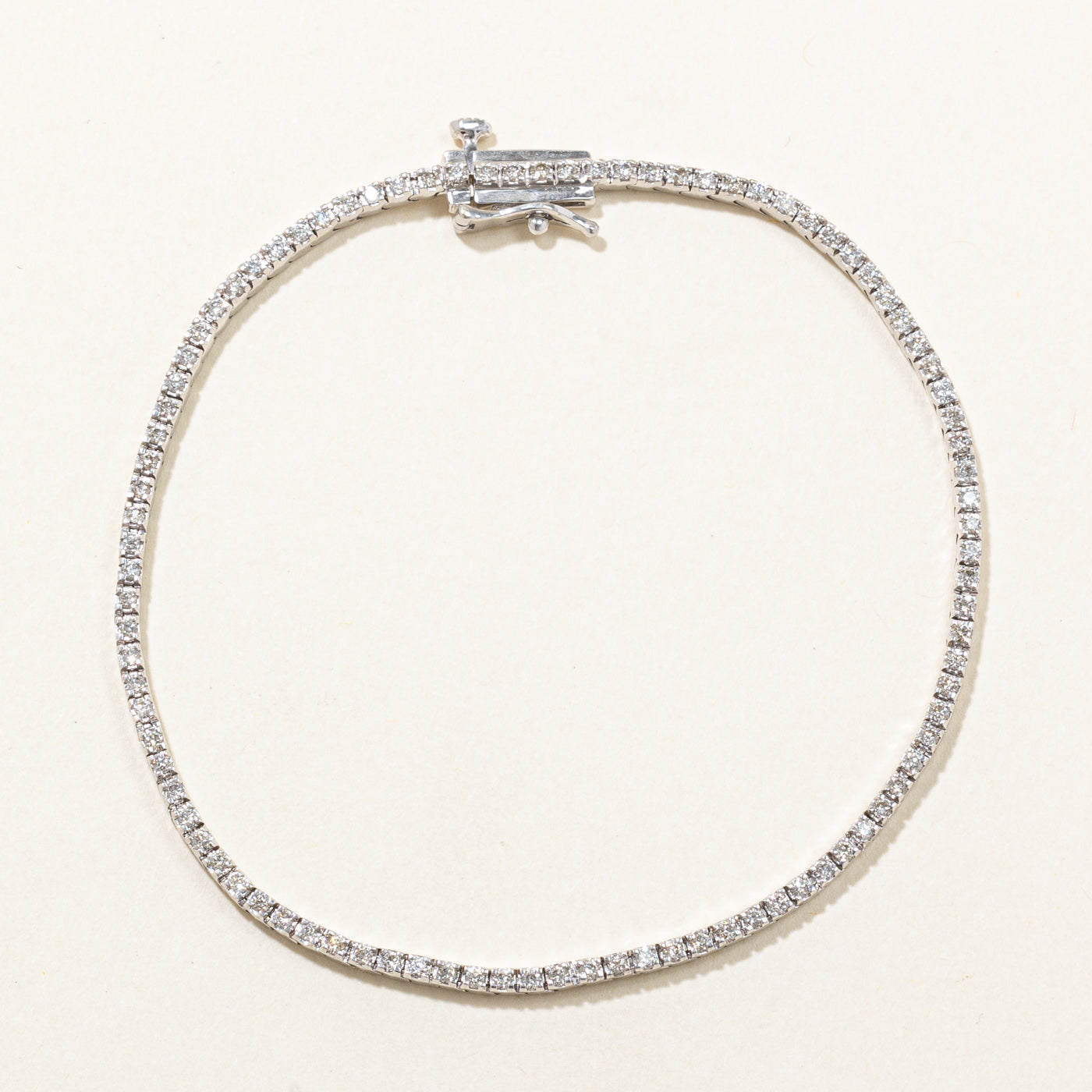 Bracelet tennis en or blanc 10 carats et diamants | 1,00 ct au total | 7,25 pouces |