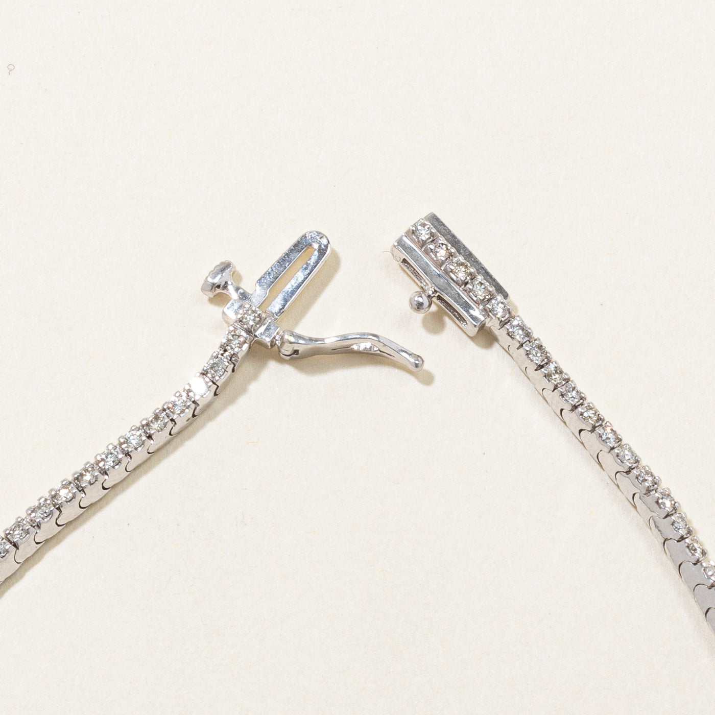 Bracelet tennis en or blanc 10 carats et diamants | 1,00 ct au total | 7,25 pouces |