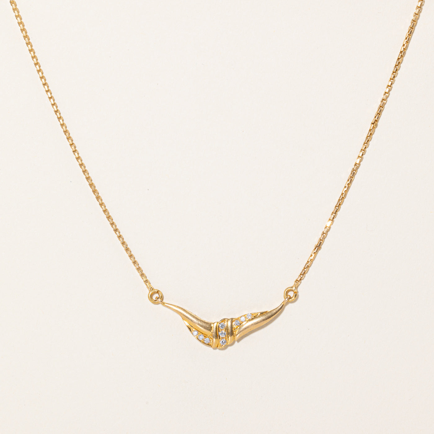Diamond Scoop Pendant Necklace | 0.15ctw | 16" |