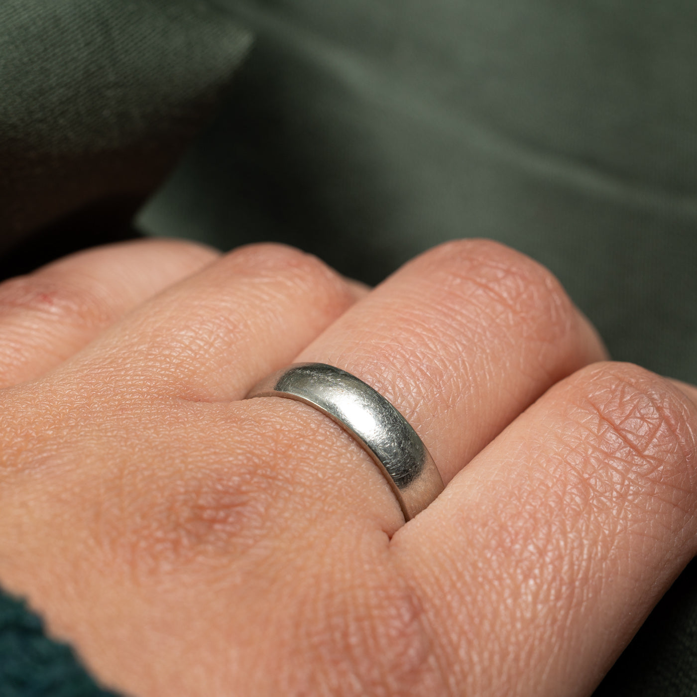 14k White Gold Band | SZ 9 |