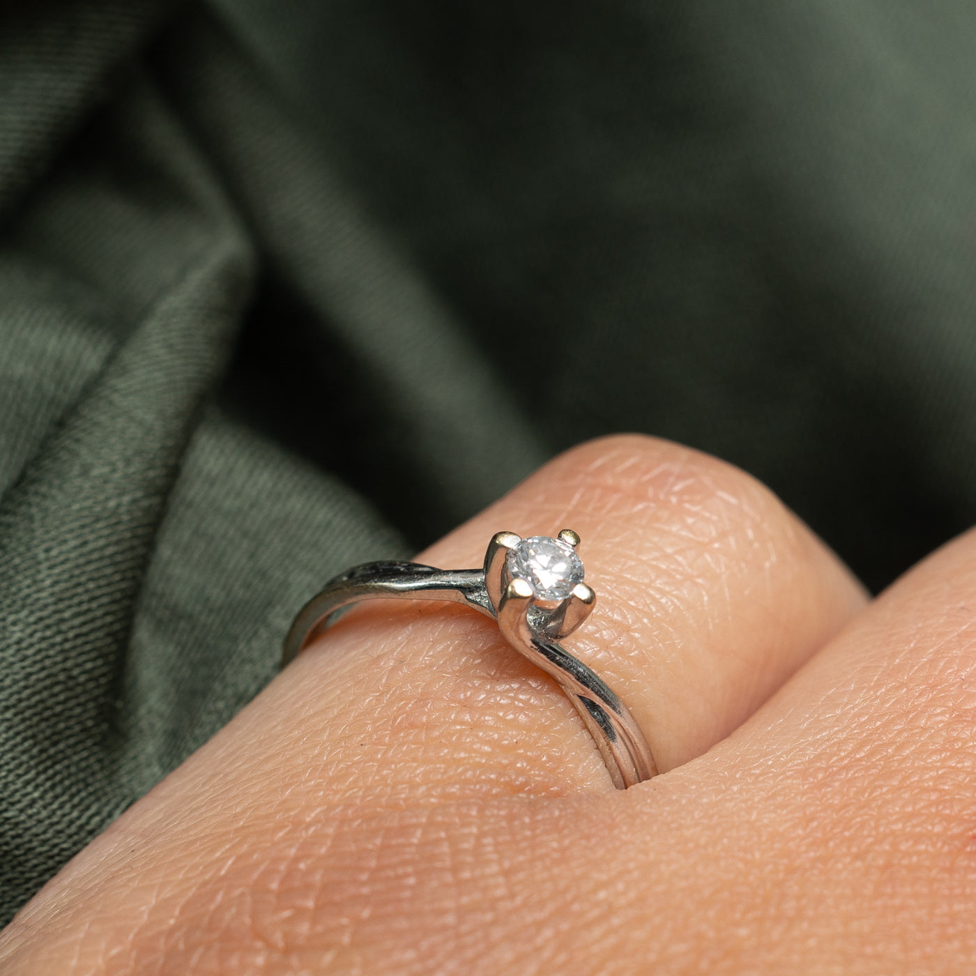 18k White Gold Diamond Bypass Ring | 0.14ct | SZ 6.75 |