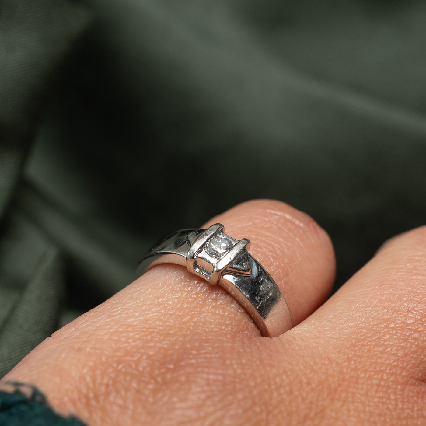 18k White Gold Tension Set Diamond Ring | 0.13ct | SZ 6.25 |