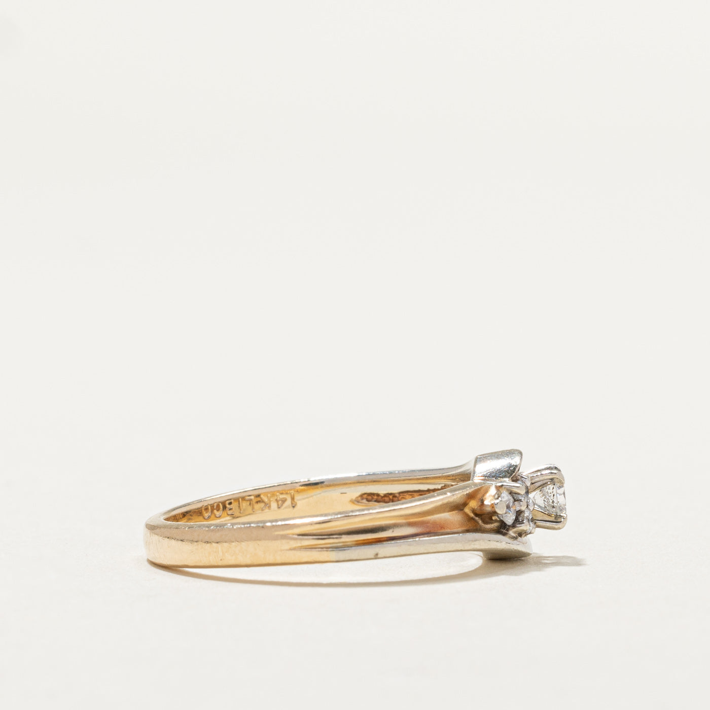 Bague en or bicolore et diamants | 0,12 ct, 0,06 ct au total | Taille 7,5 |