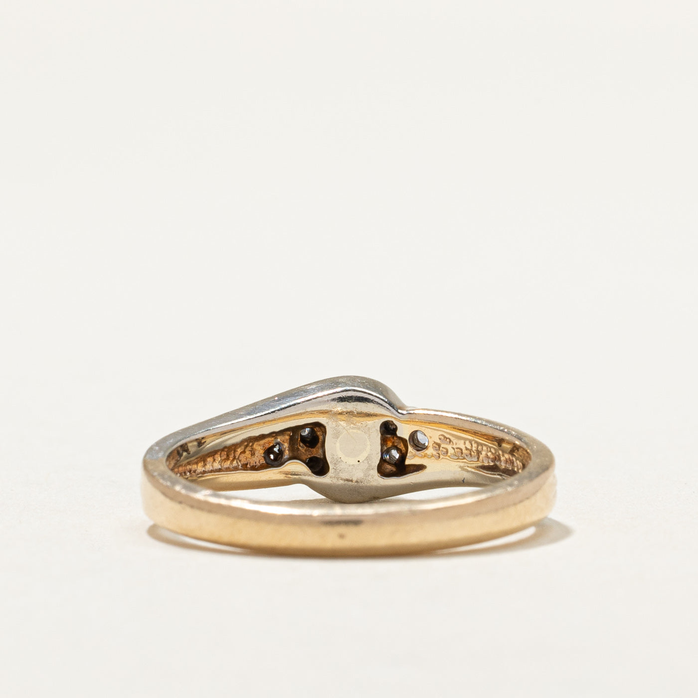 Bague en or bicolore et diamants | 0,12 ct, 0,06 ct au total | Taille 7,5 |