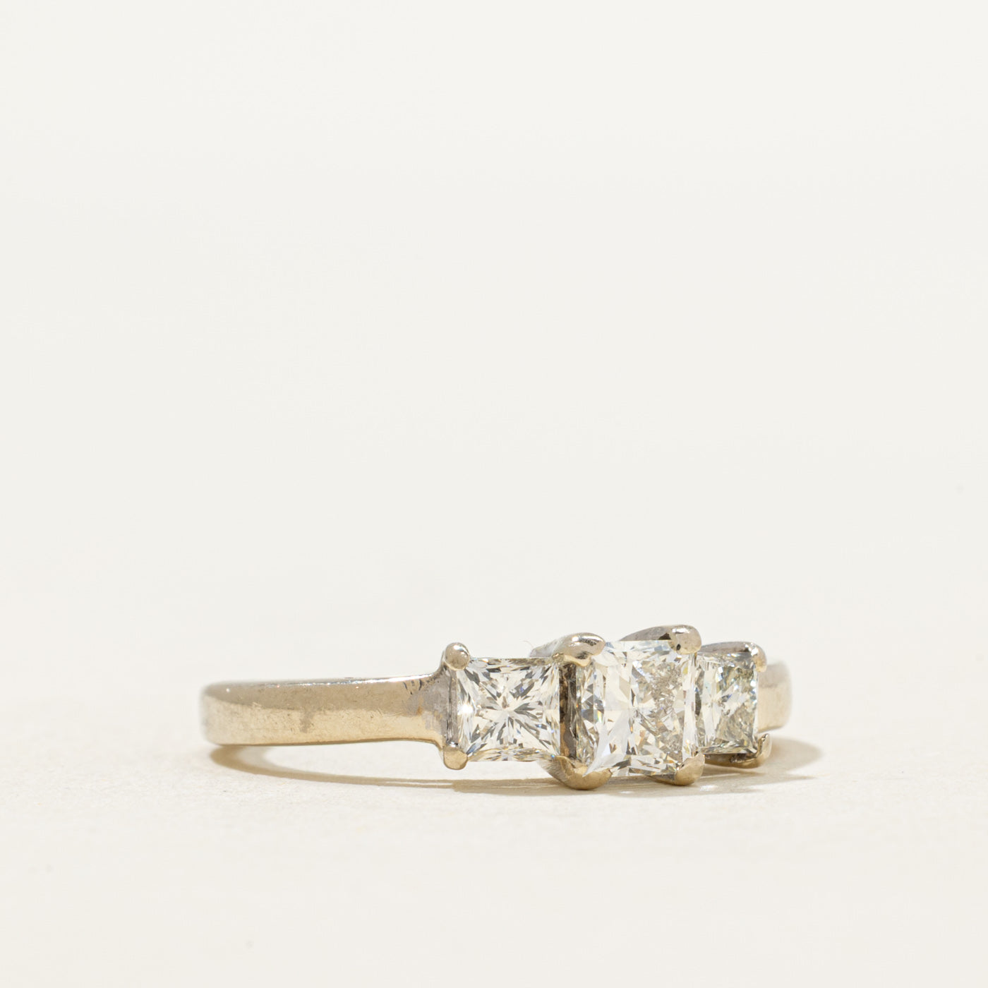 Bague trois diamants taille princesse | 0,96 ct | Taille 5