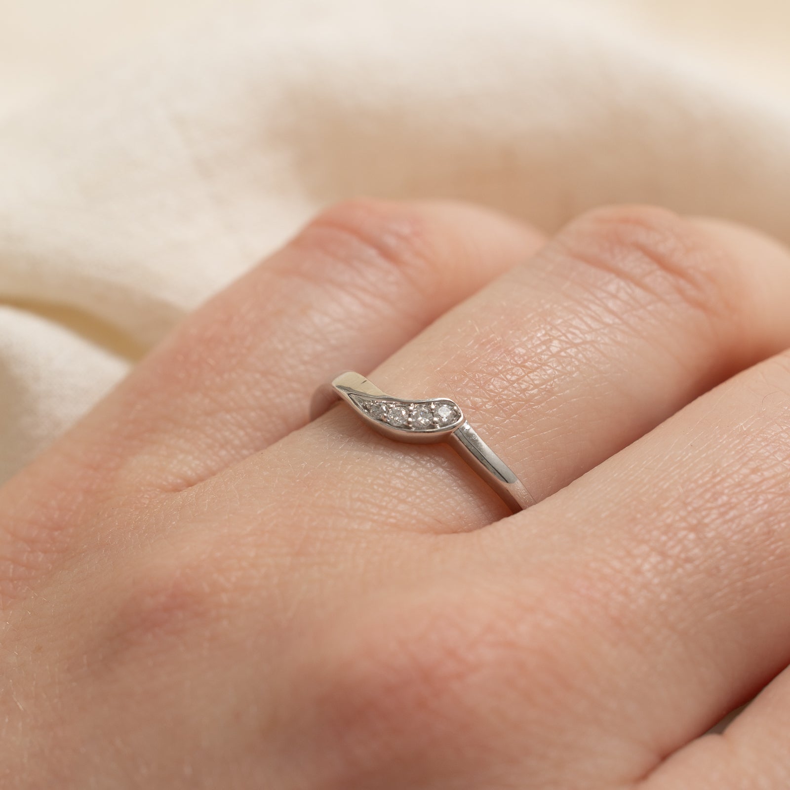 Diamond Contour Band | 0.05ctw | SZ 7.25
