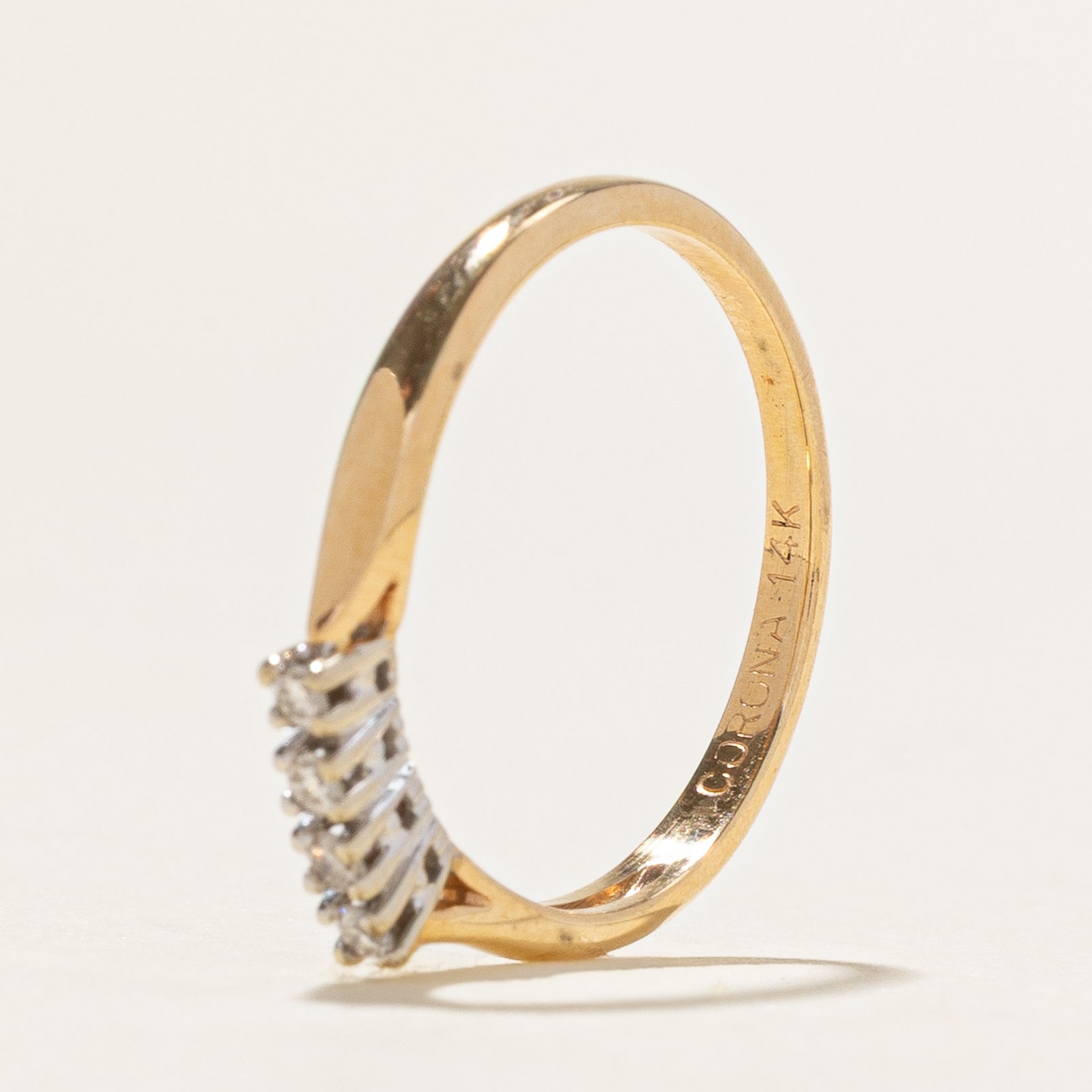 Bague fine à quatre diamants | 0,07 ct au total | Taille 5,5