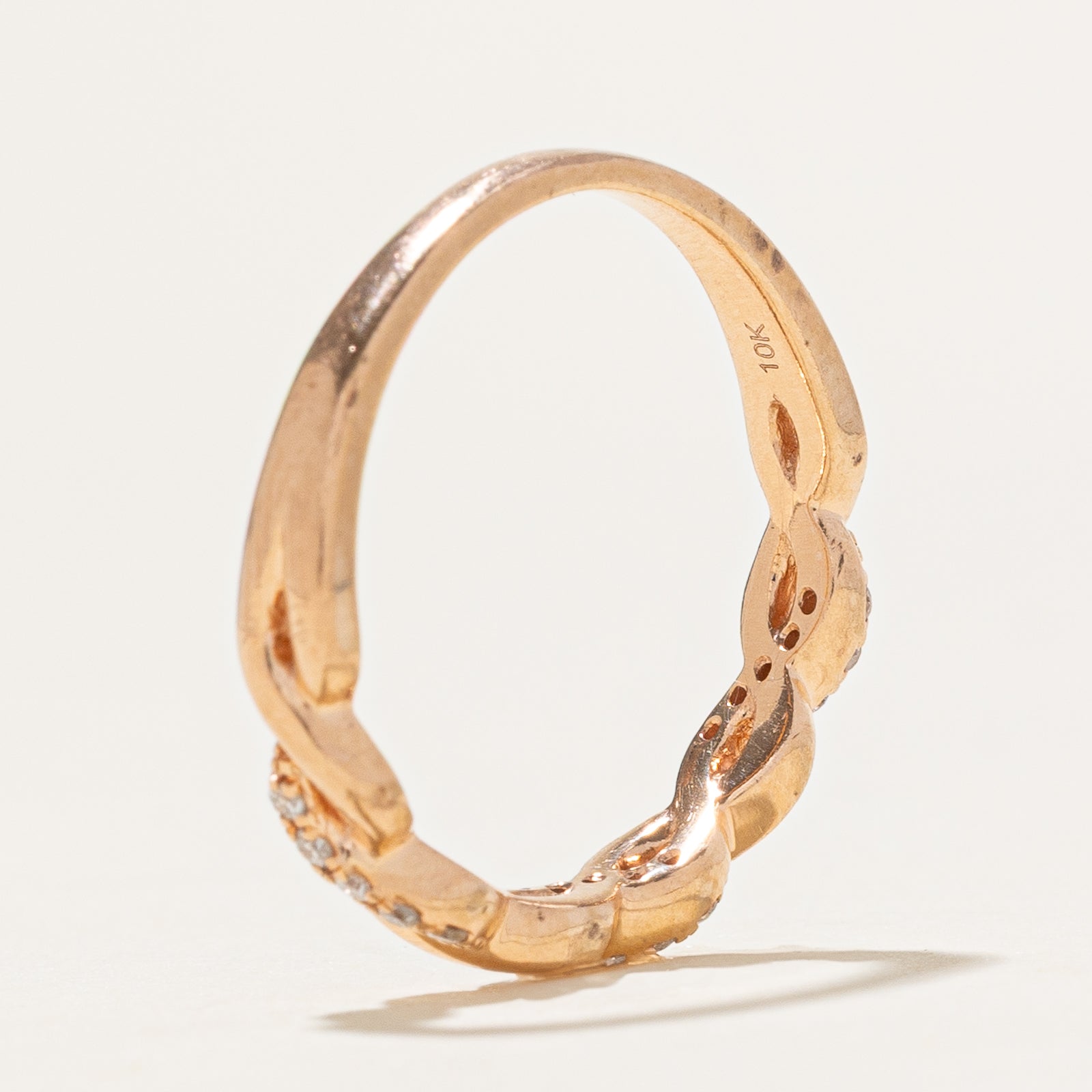 Bague torsadée en or rose 10 carats et diamants | 0,10 ct au total | Taille 7,5