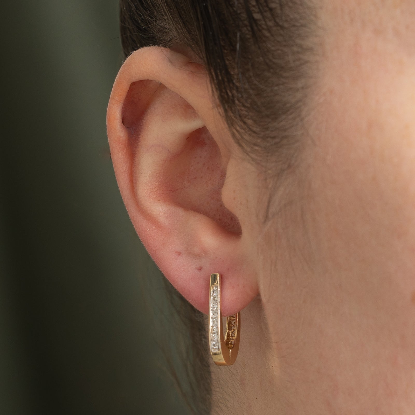 Boucles d'oreilles créoles en or 10 carats serties de diamants | 0,14 ct au total