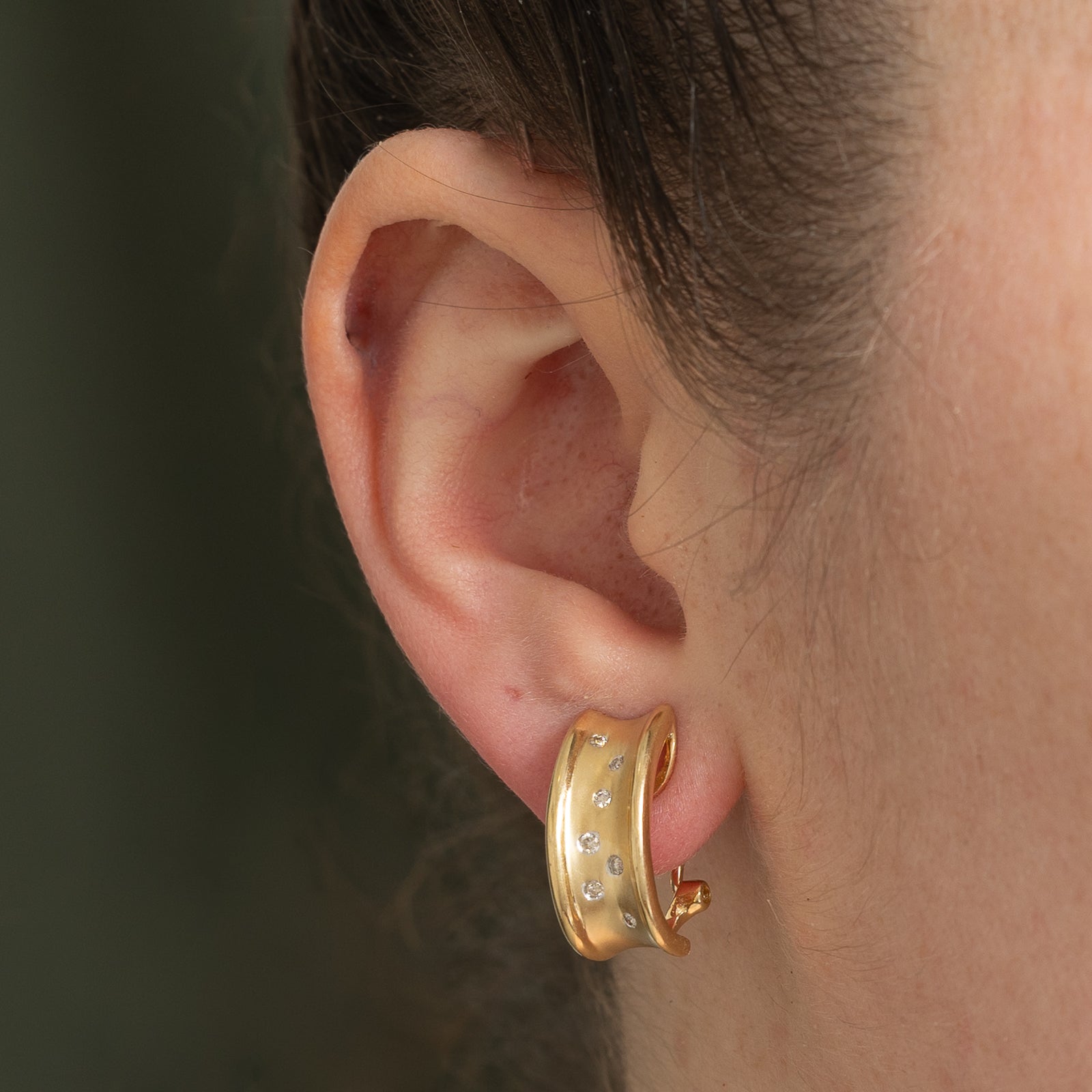 Boucles d'oreilles créoles serties de diamants dispersés | 0,13 ct au total