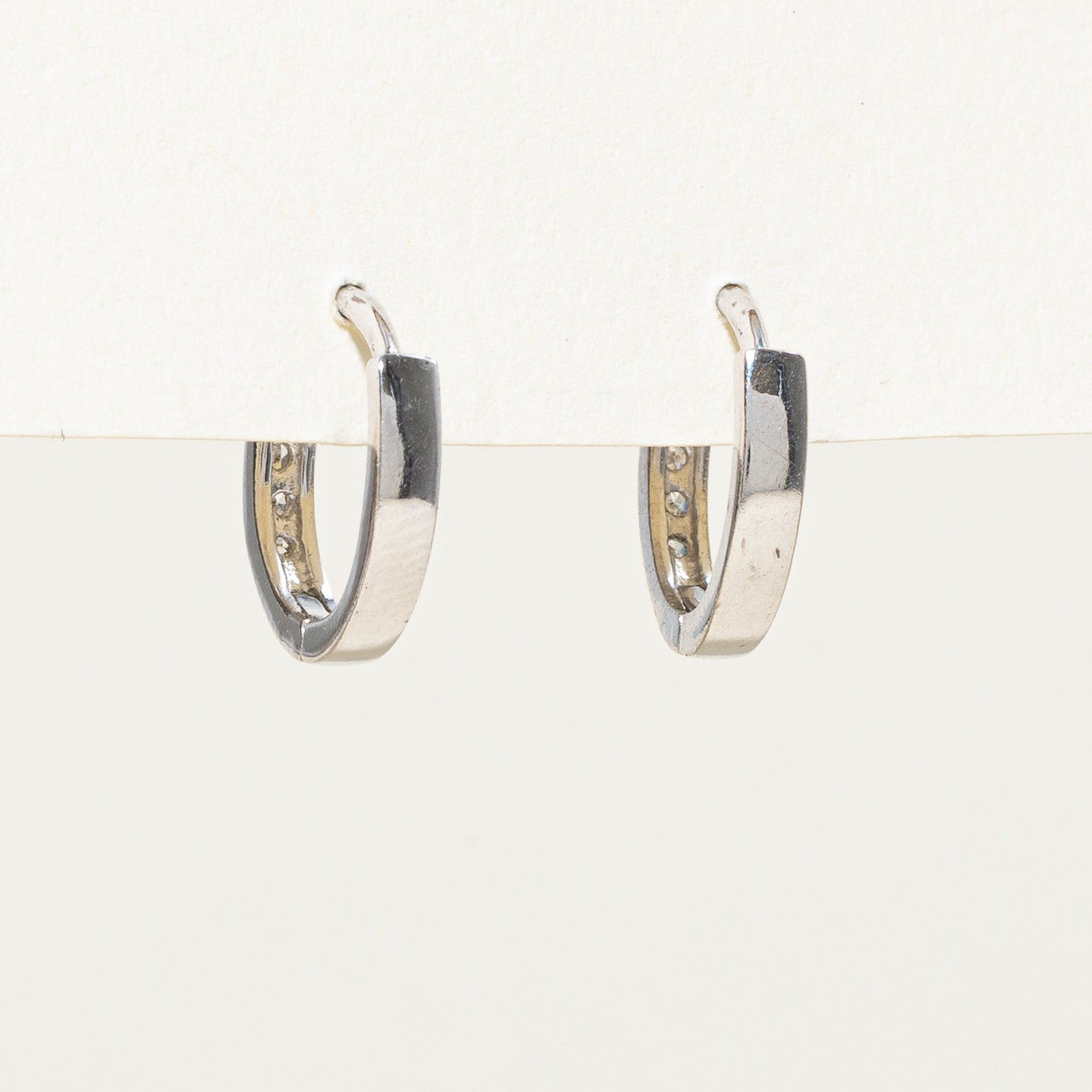 Boucles d'oreilles créoles en or 10 carats serties de diamants | 0,11 ct au total