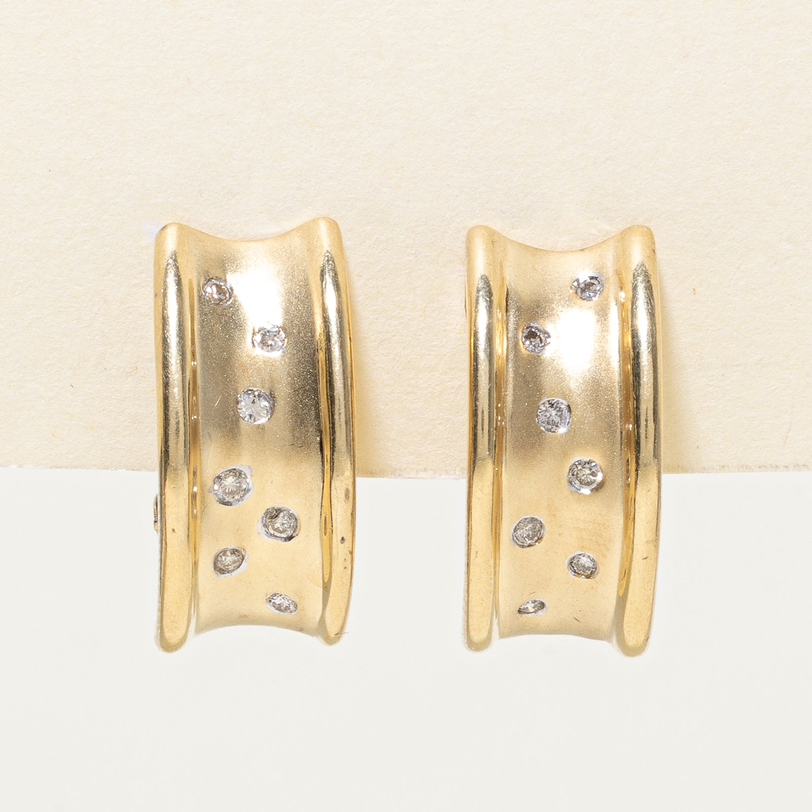 Boucles d'oreilles créoles serties de diamants dispersés | 0,13 ct au total