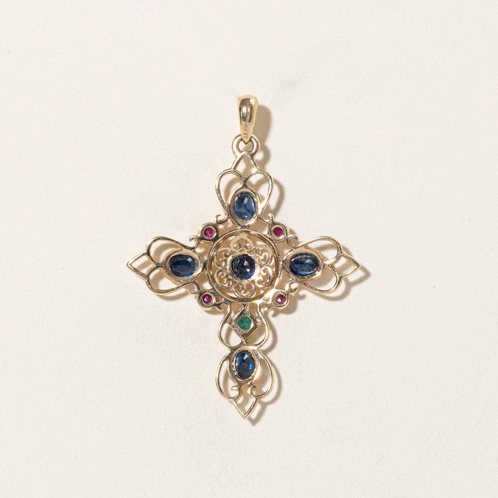 Pendentif croix en saphir, émeraude et rubis | 1,95 ct