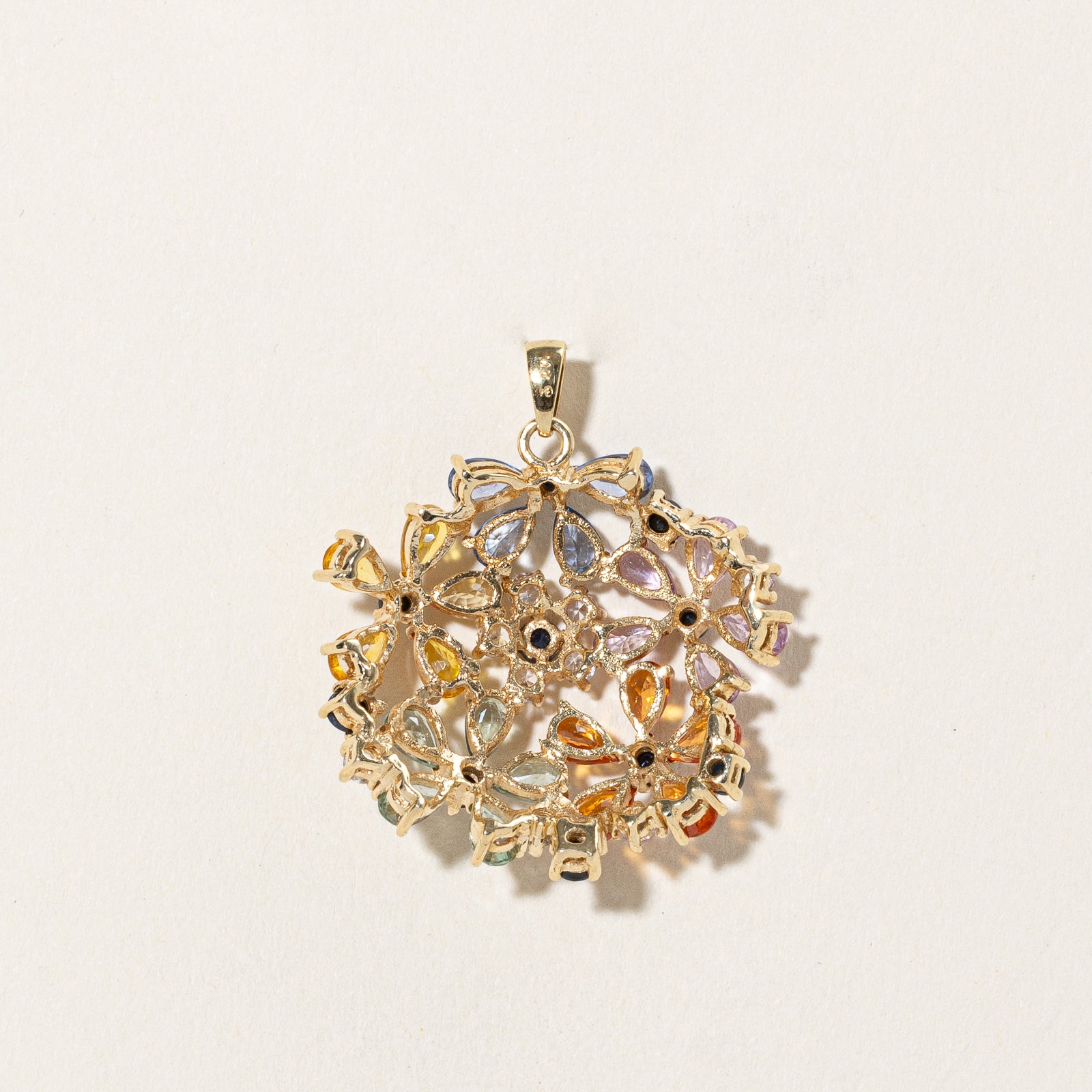 Pendentif floral en saphirs multicolores | 6,75 ct