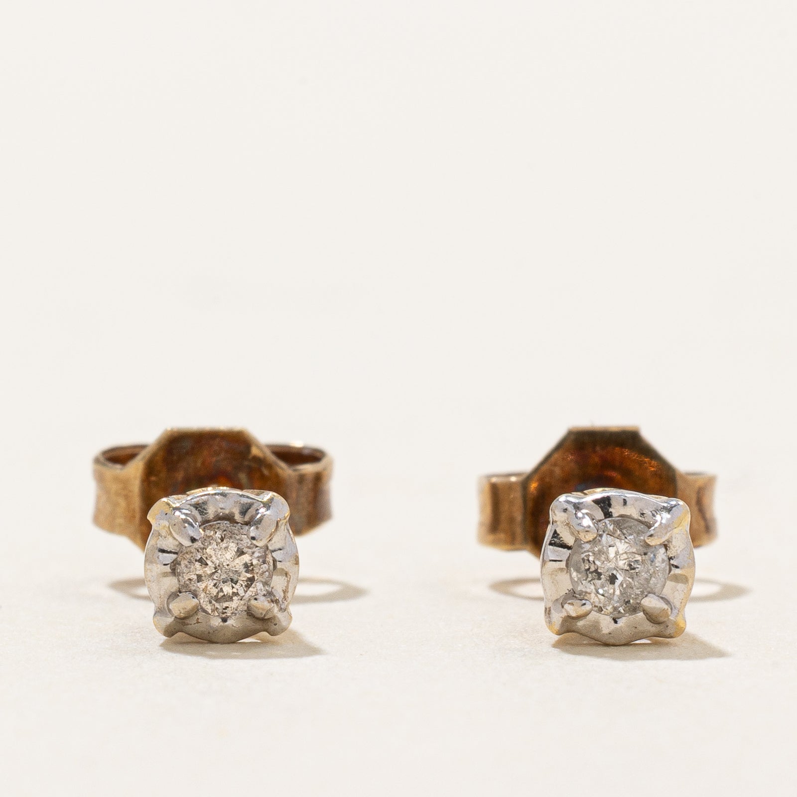 Boucles d'oreilles puces serties de diamants illusion 10K | 0,12 ct