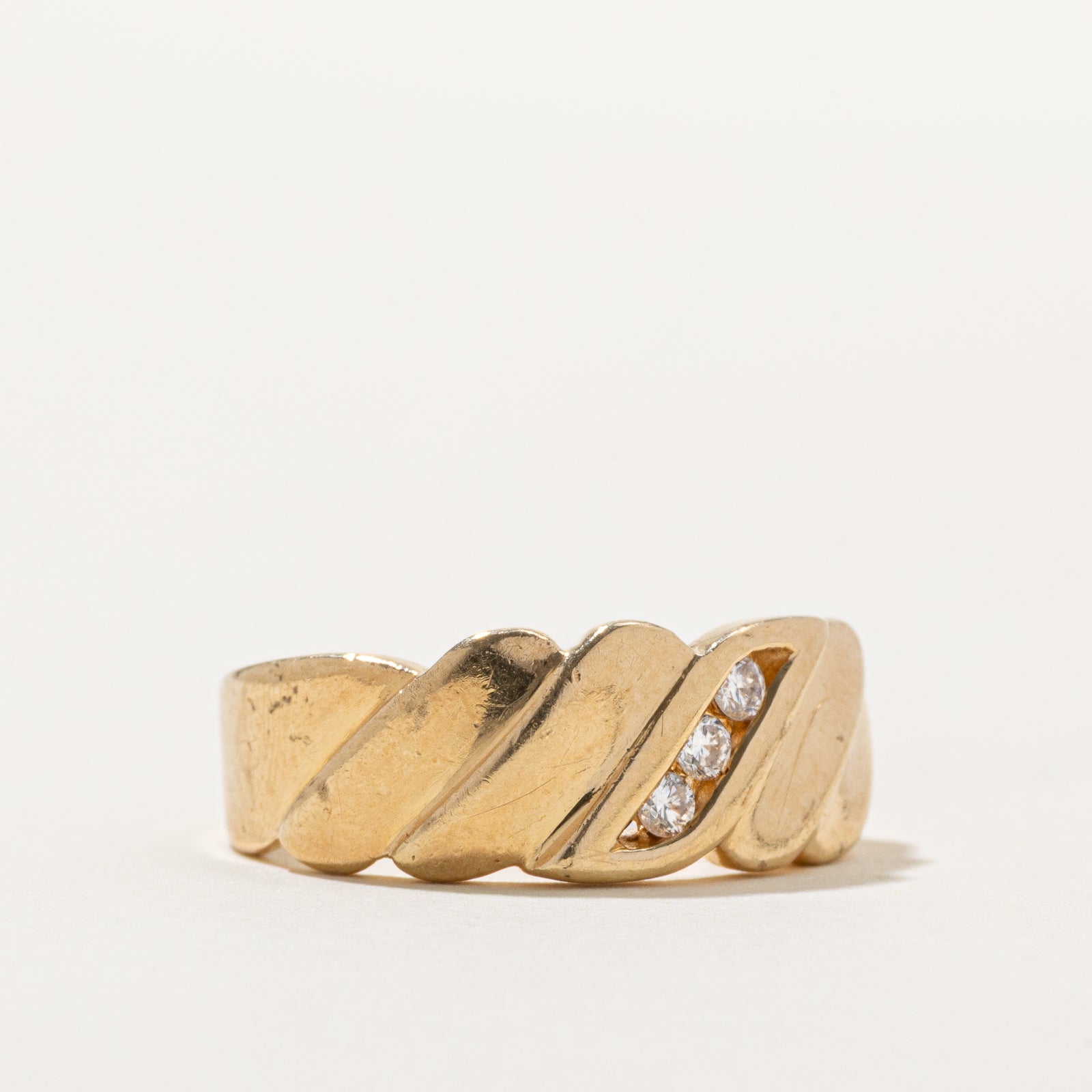 14K Three Stone Diagonal Set Diamond Grooved Ring | 0.09ctw | SZ 6