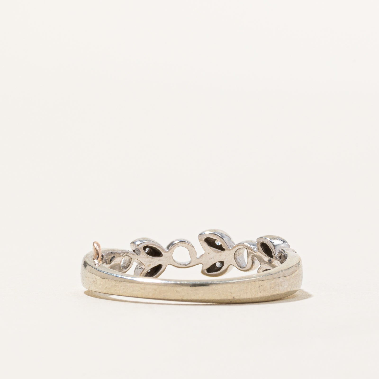 10K Diamond Milgrained Vine Band | 0.04ctw | SZ 6.5