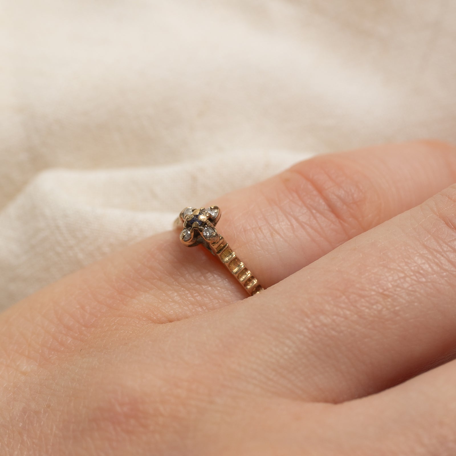 10K Diamond & Sapphire Petite Fluted Ring | 0.04ctw, 0.02ct | SZ 3