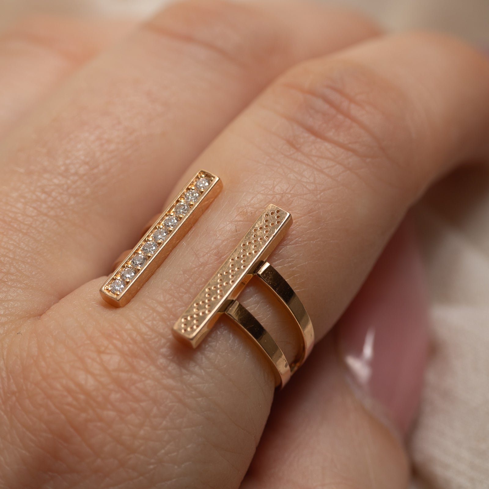 18K Diamond Open Column Ring | 0.12ctw | SZ 7.5