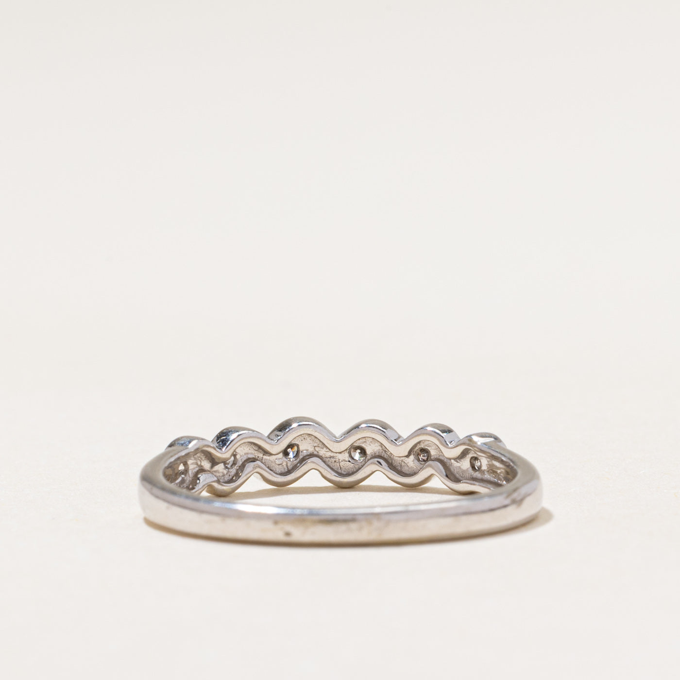 'Michael Hill' White Gold Diamond Scalloped Ring | 0.10ctw | SZ 7.5