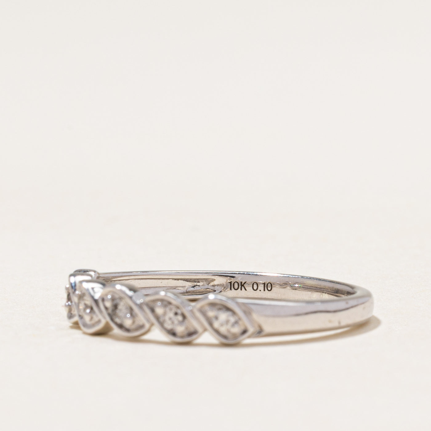 'Michael Hill' White Gold Diamond Scalloped Ring | 0.10ctw | SZ 7.5