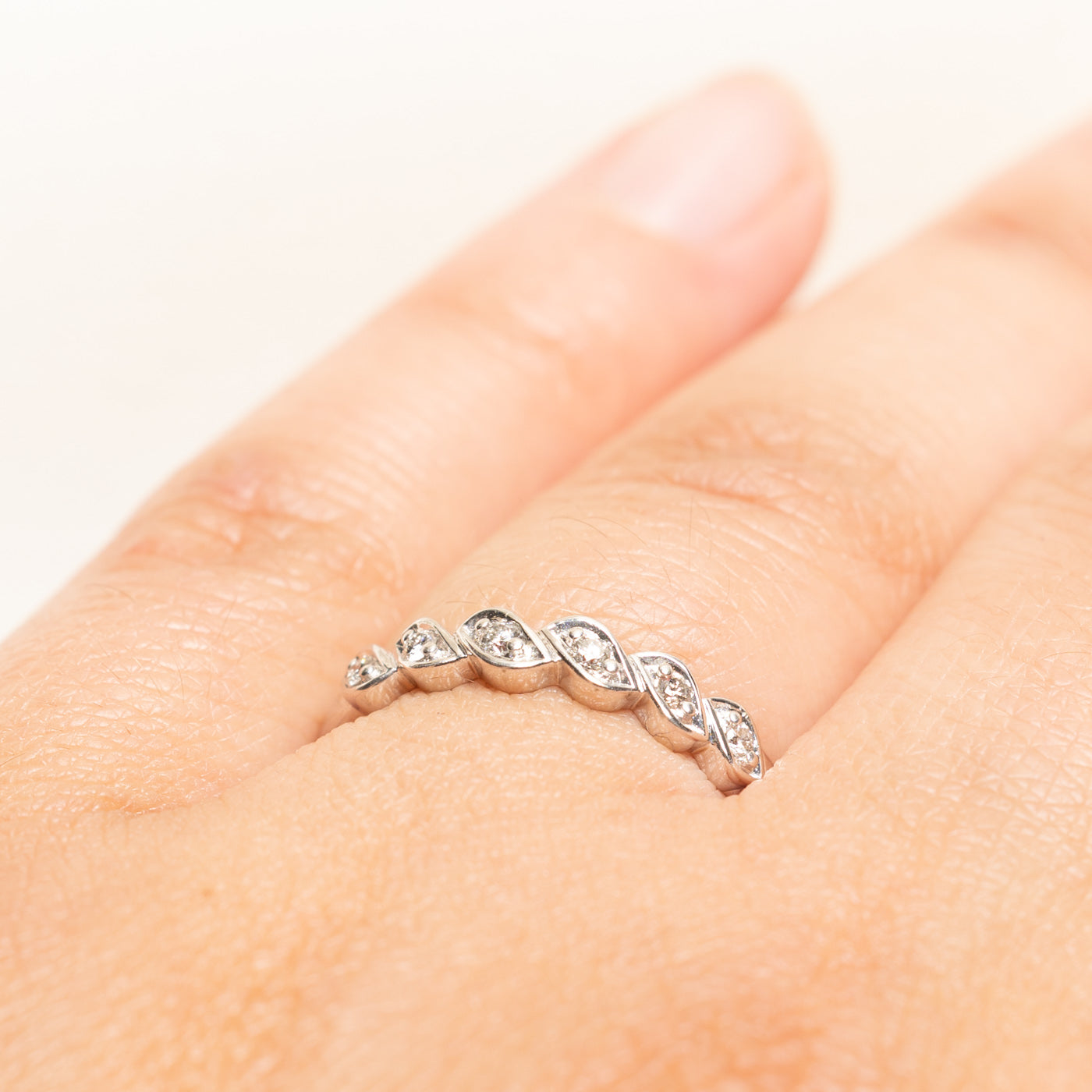 'Michael Hill' White Gold Diamond Scalloped Ring | 0.10ctw | SZ 7.5