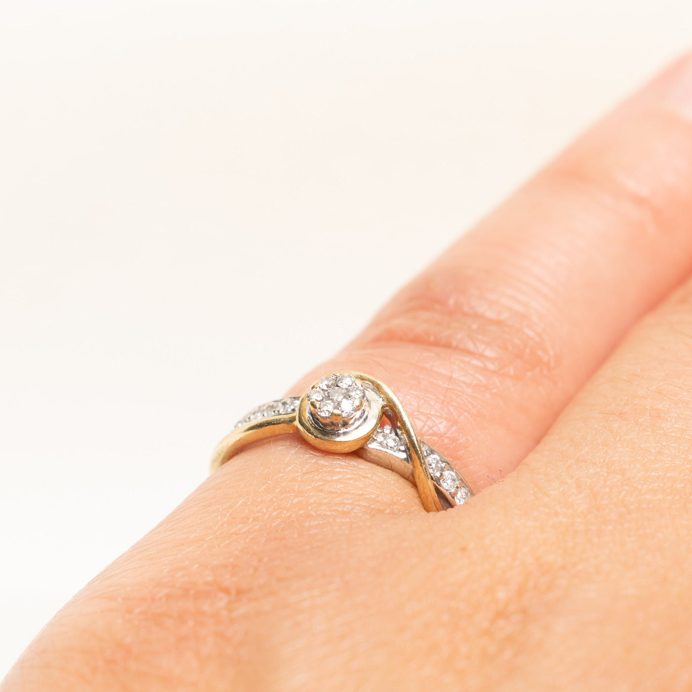 Two Tone Diamond Cluster Cross Over Ring | 0.17ctw | SZ 4