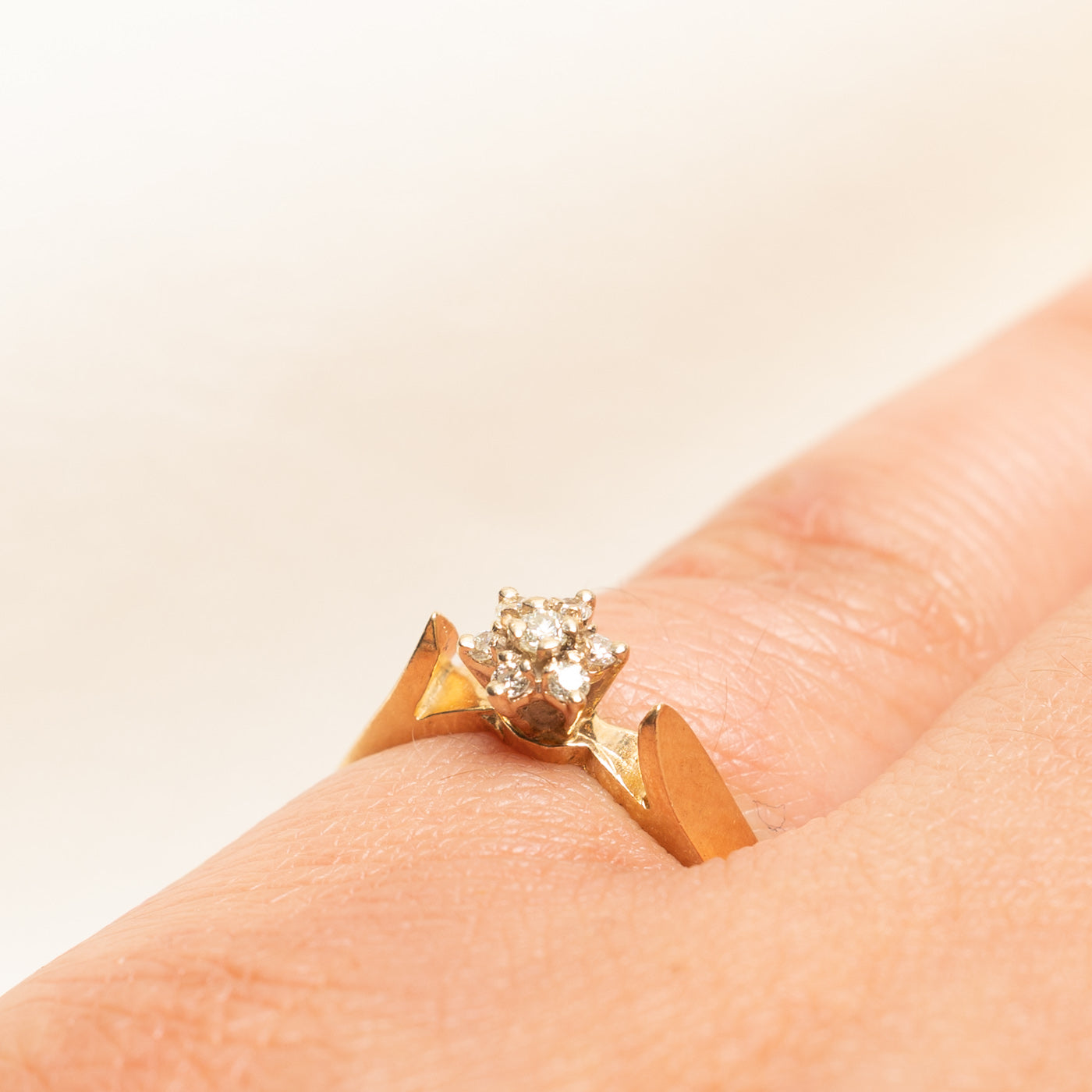14k Diamond Petal Ring | 0.12ctw | SZ 5.25