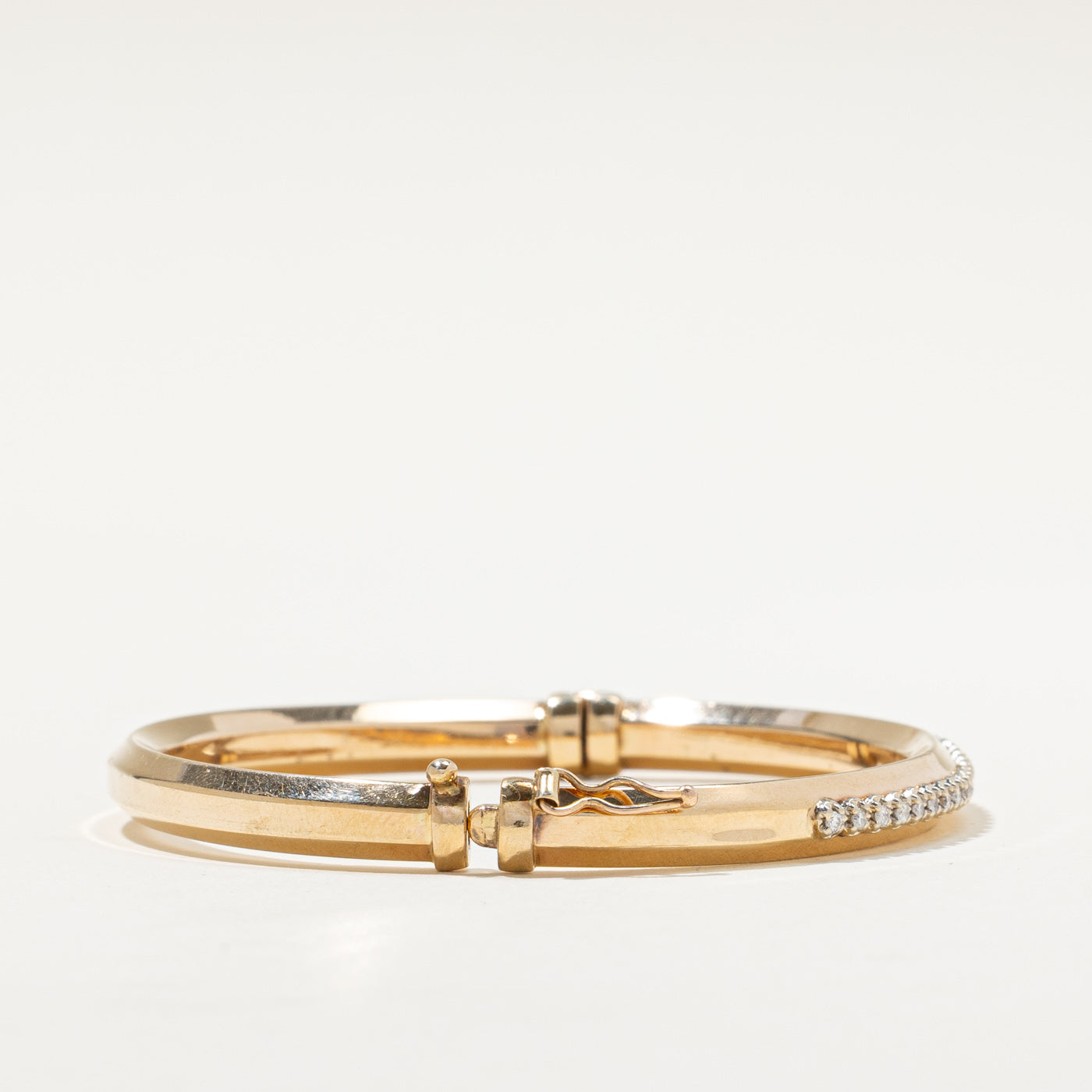 Illusion Set Diamond Bangle Bracelet | 0.21ctw |7.5"