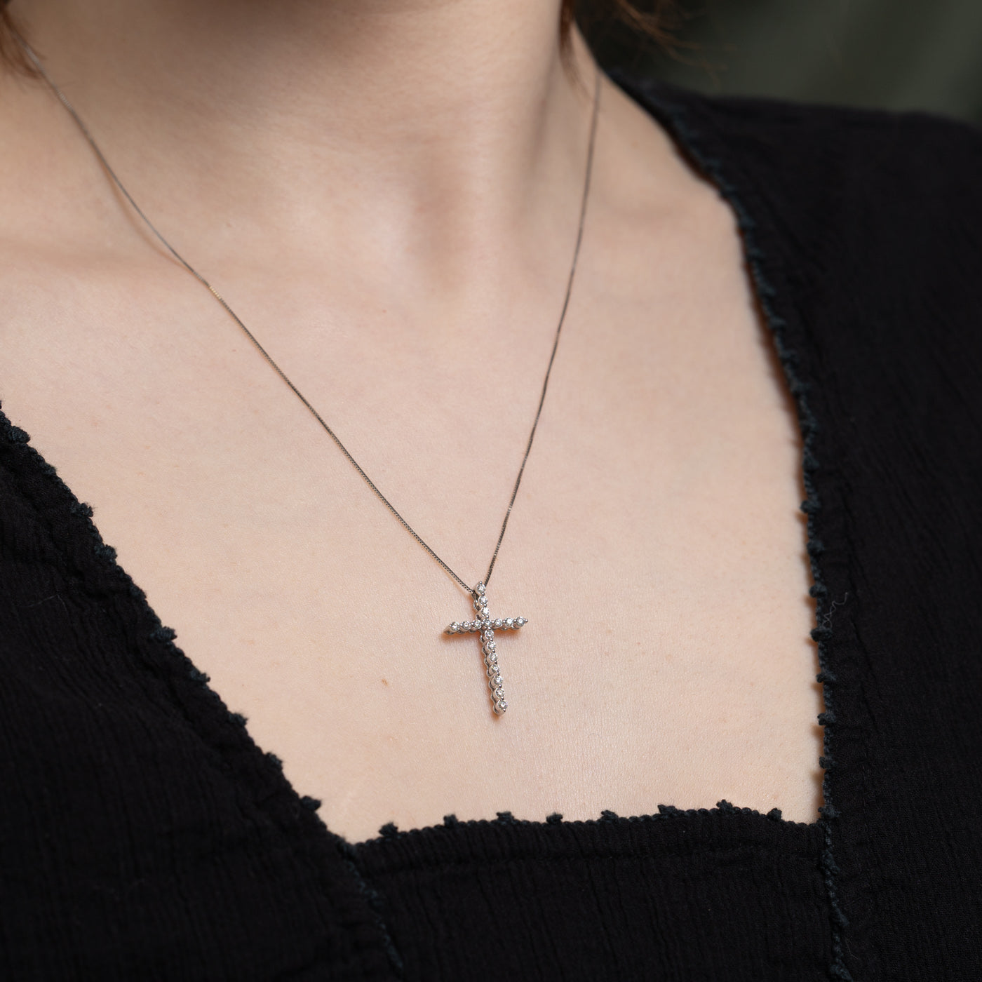 Collier pendentif croix en diamants | 0,22 ct | 48 cm