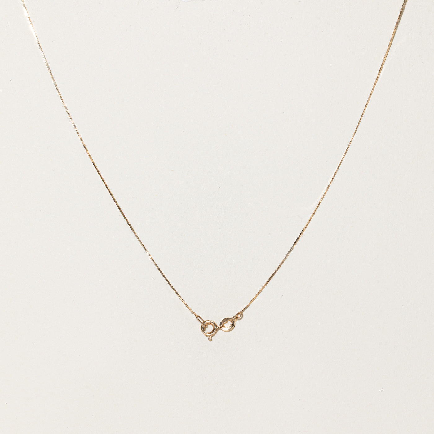 Collier pendentif croix en saphir | 0,15 ct au total, 0,04 ct | 40,6 cm
