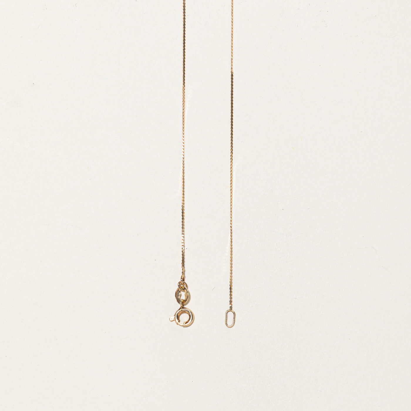 Collier pendentif croix en saphir | 0,15 ct au total, 0,04 ct | 40,6 cm