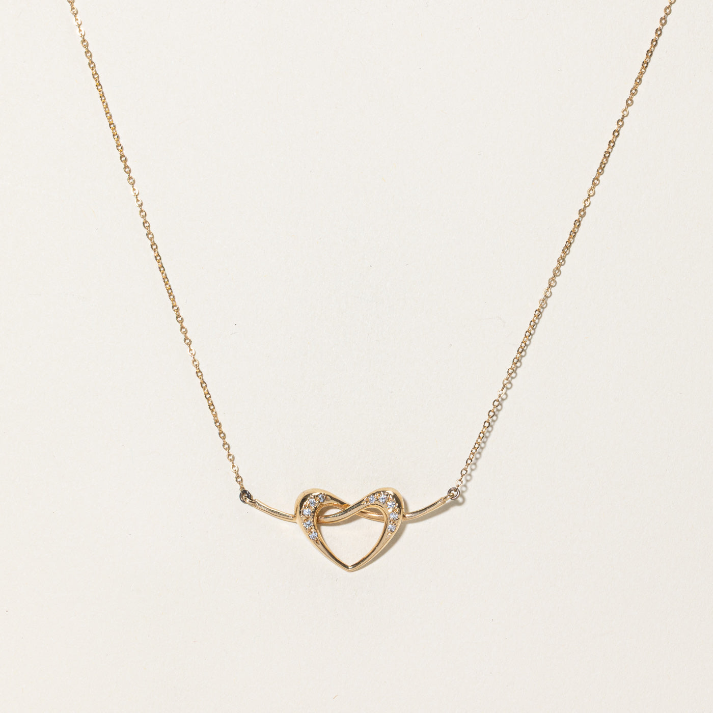 Collier croisé en forme de cœur serti de diamants | 0,10 ct | 40,6 cm