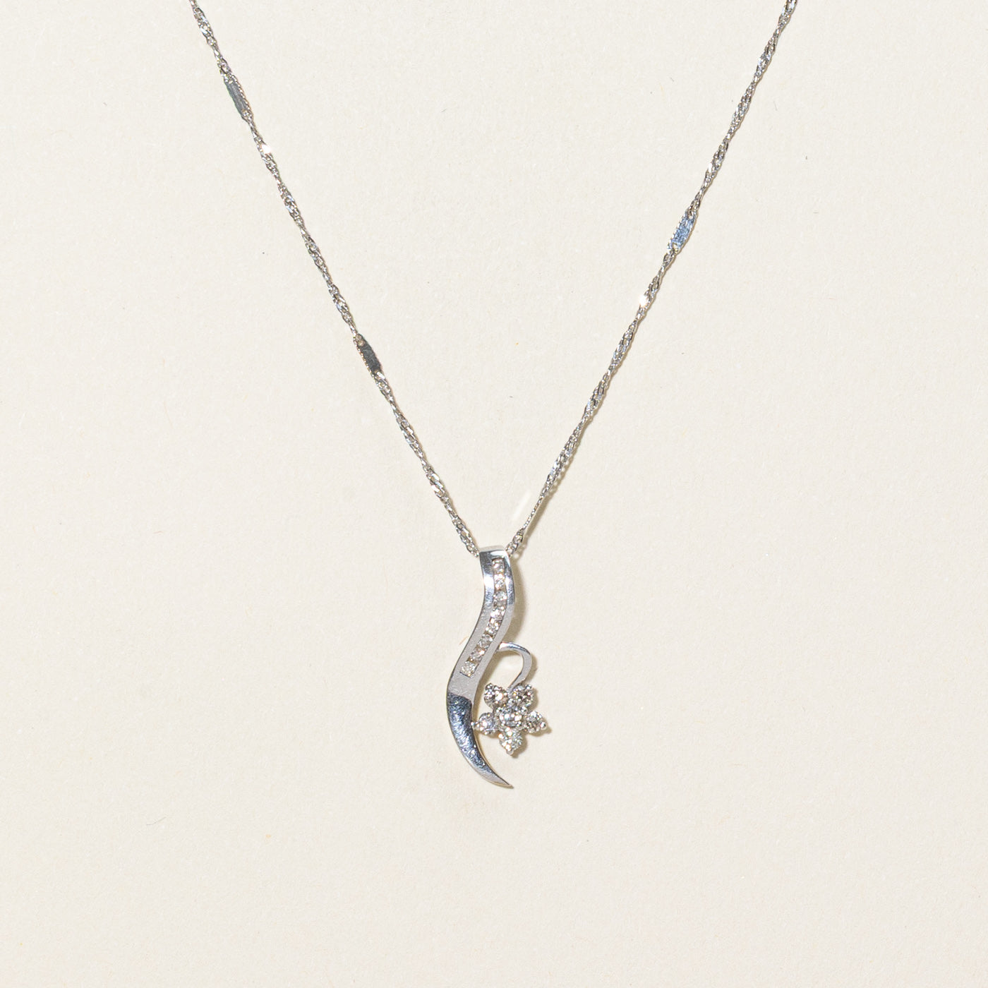 Diamond Floral Pendant Necklace | 0.20ctw | 22"