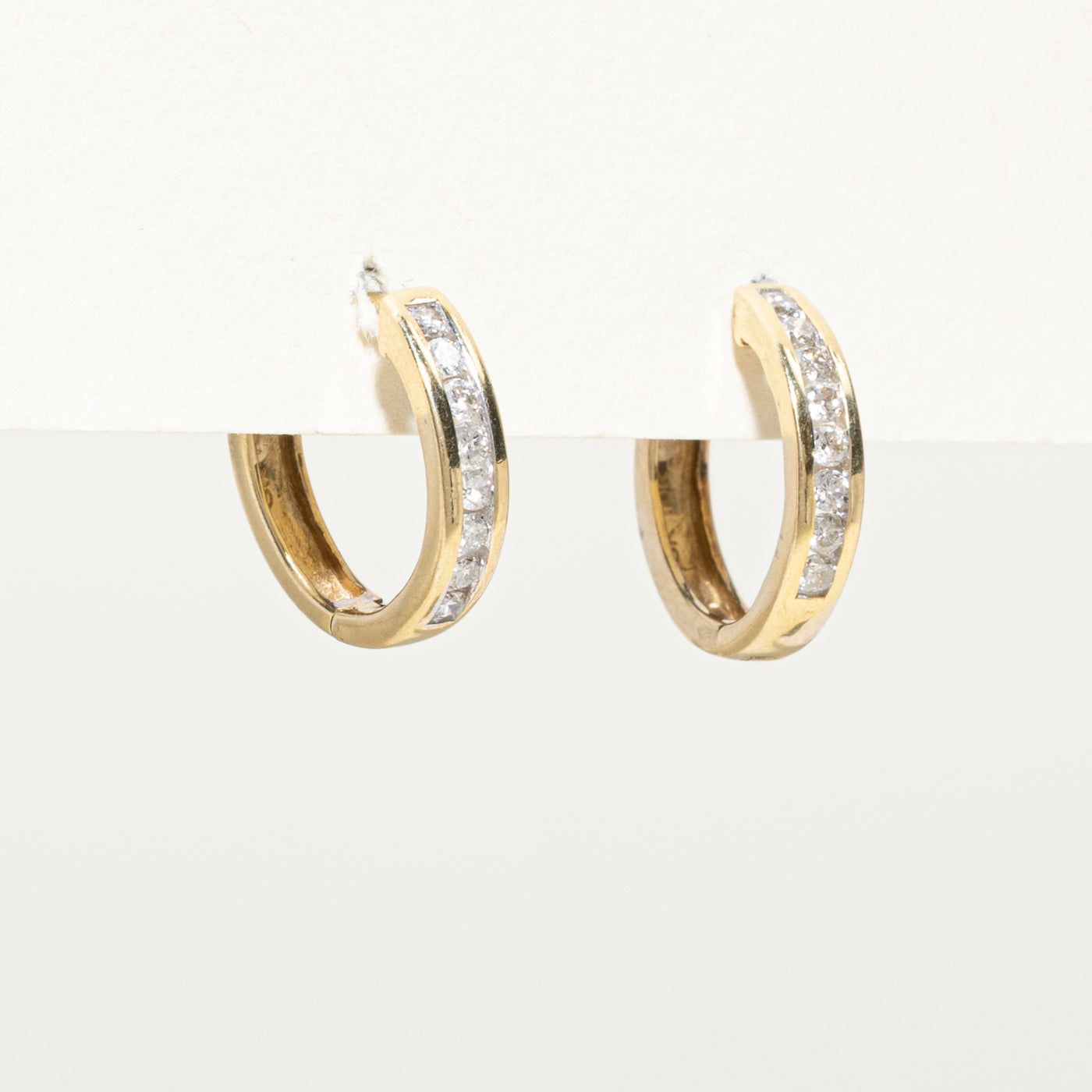 Boucles d'oreilles créoles serties de diamants en canal | 0,22 ct