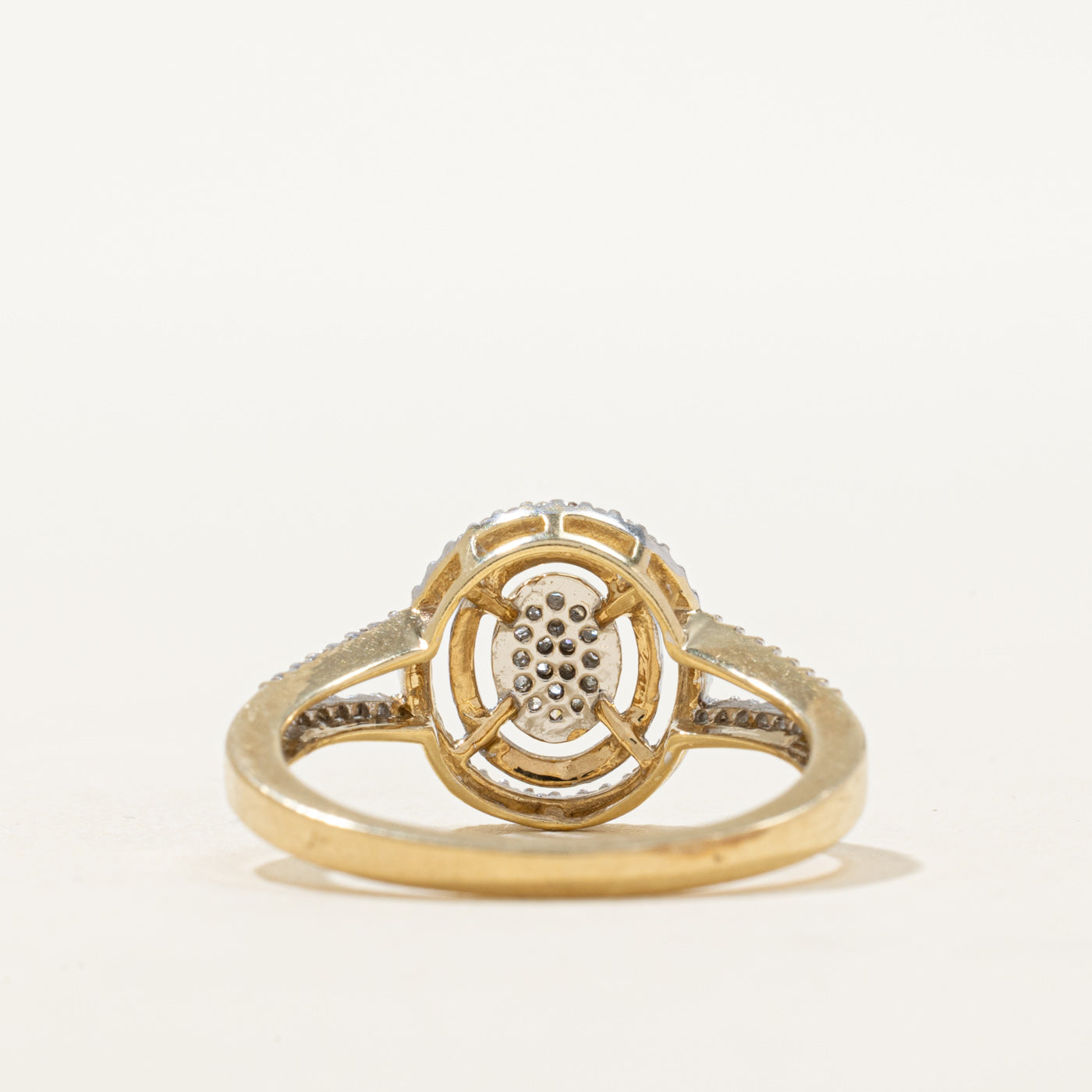 10K Diamond Oval Cluster Halo Ring | 0.25ctw | SZ 7