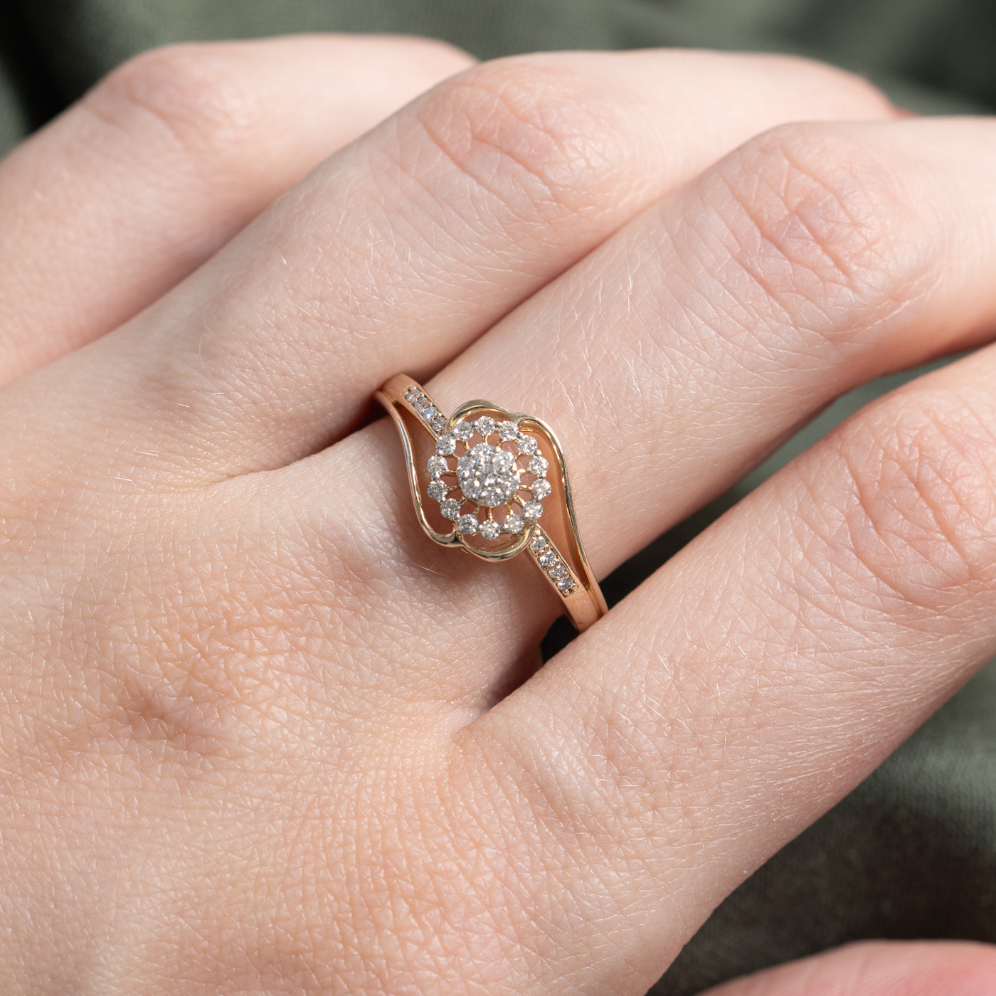 18K Diamond Cluster Halo Openwork Ring | 0.18ctw | SZ 6.75