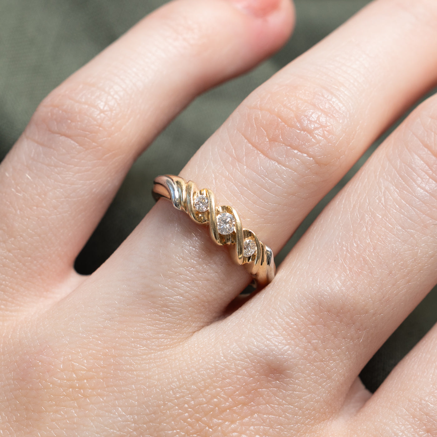 10K Three Stone Diamond Croissant Ring | 0.14ctw | SZ 4.75